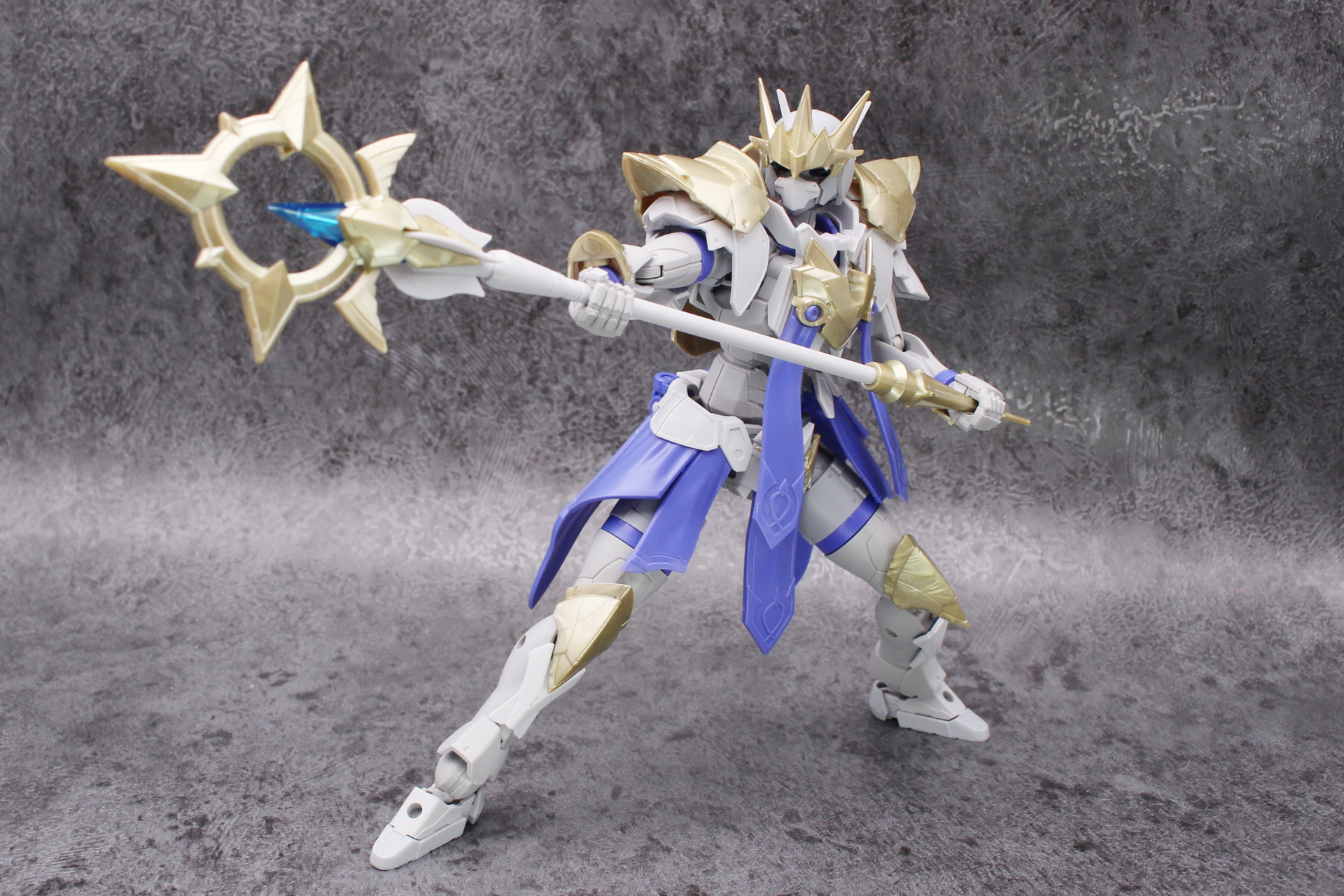 杖は両手に構えることも可能だ