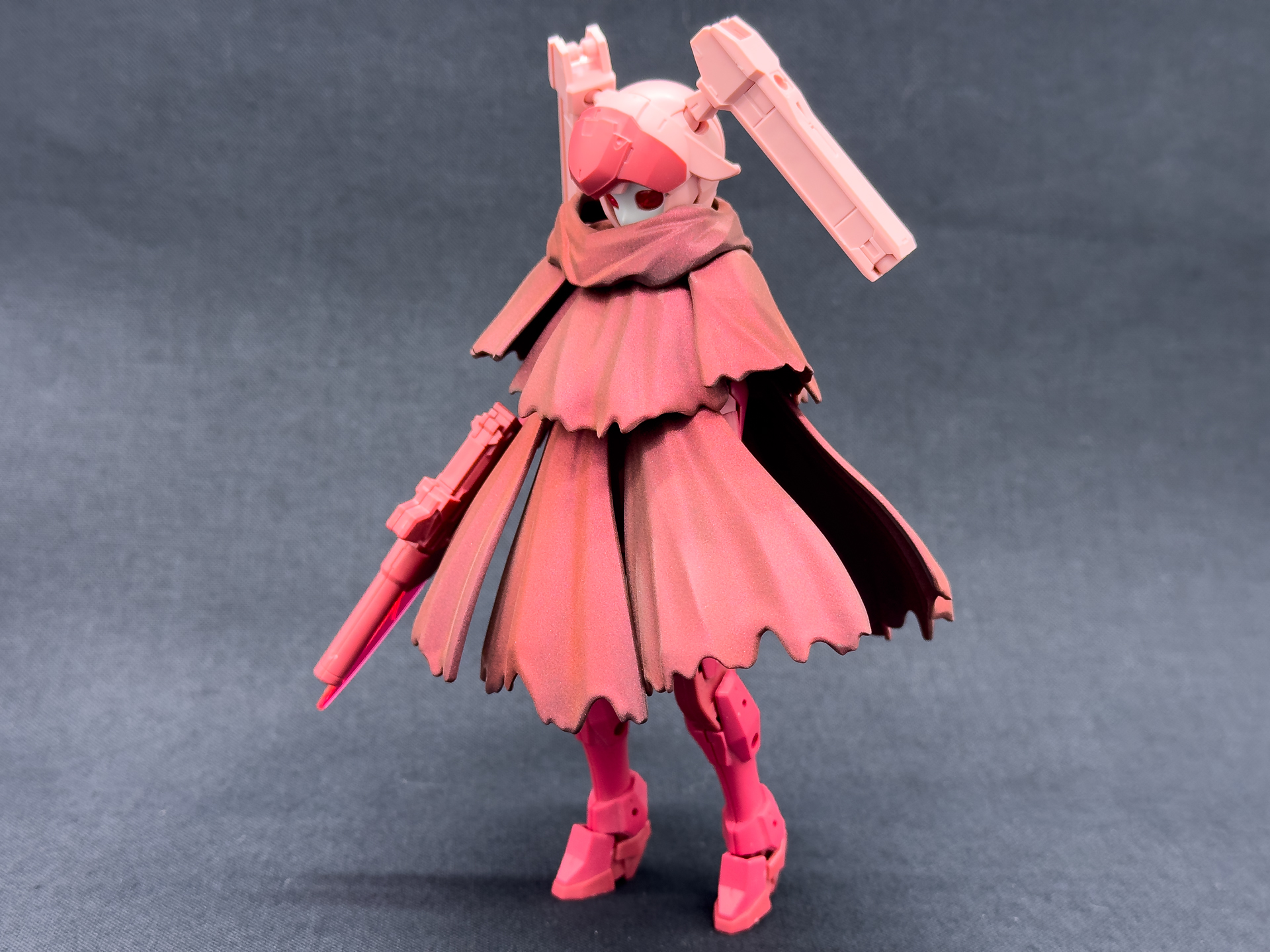 「ベルベットレッド」を塗布した「30MM 1/144 オプションパーツセット14 (マルチクロス)」。造形の凹凸に合わせて色味が変化して見えます。