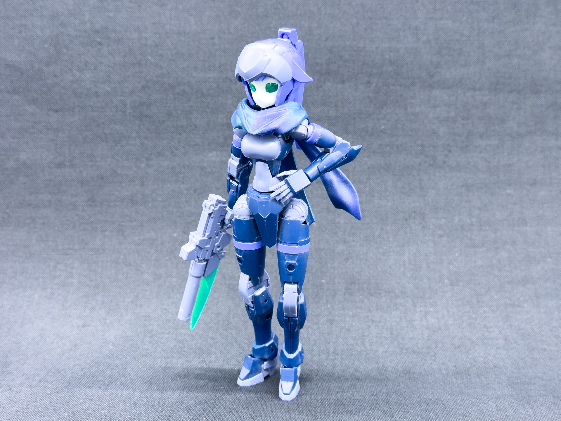 「ベルベットブルー」を塗布した「30MM 1/144 オプションパーツセット14 (マルチクロス)」。寒色ということもあり、落ち着いた印象に仕上がりました。