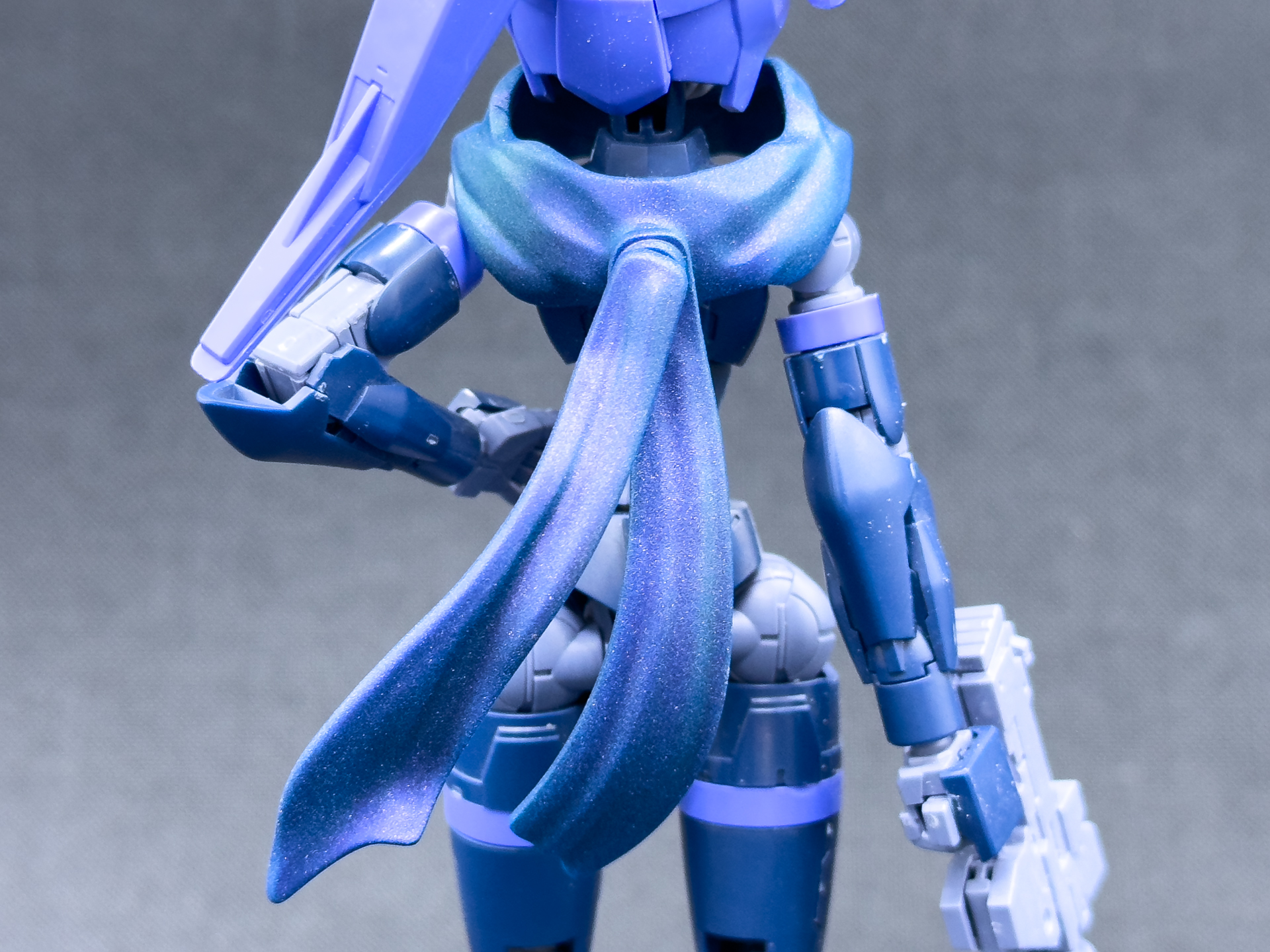 「ベルベットブルー」は陰影も控えめとなっています。