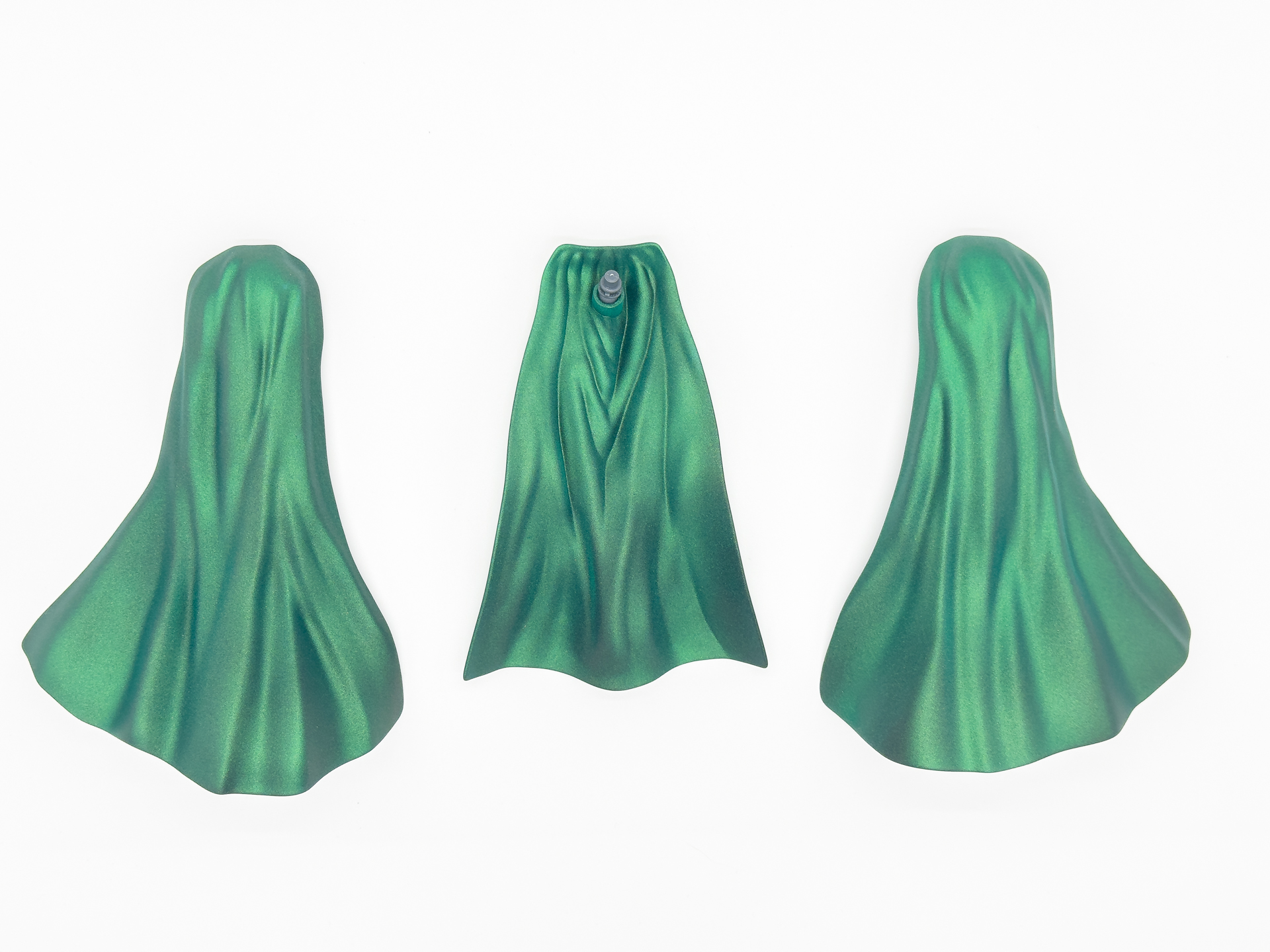 「ベルベットグリーン」にて塗装したパーツ状態での「30MM 1/144 オプションパーツセット14 (マルチクロス)」。メタリックグリーンから、ブラックに色味が変化します。