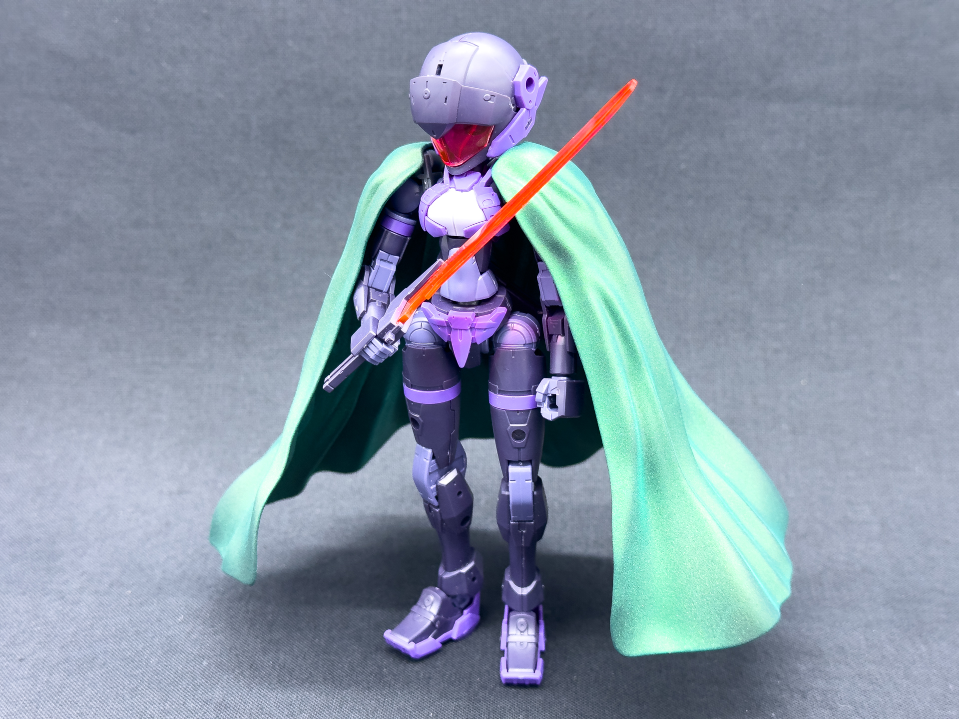 「ベルベットグリーン」を塗布した「30MM 1/144 オプションパーツセット14 (マルチクロス)」。「ベルベットレッド」同様に陰影が見えます。