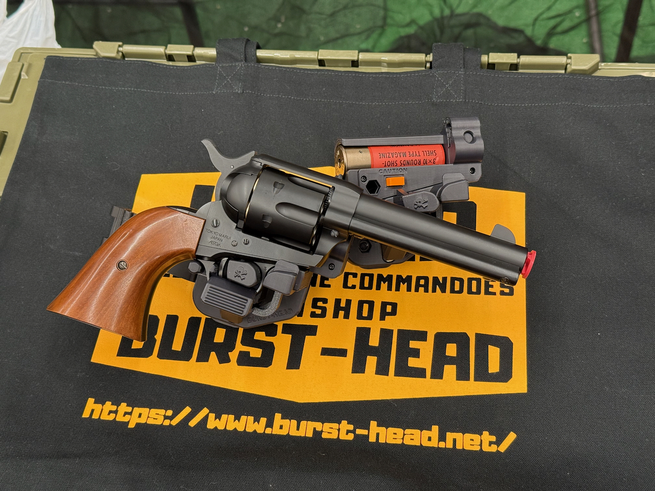 SAAをセットして給弾できる