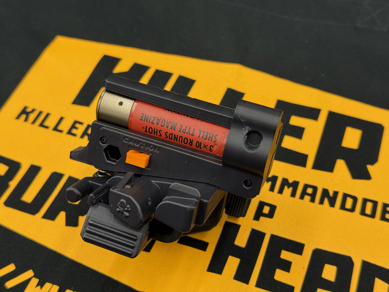 弾を入れるのはこちらもマルイのショットシェル型のマガジン