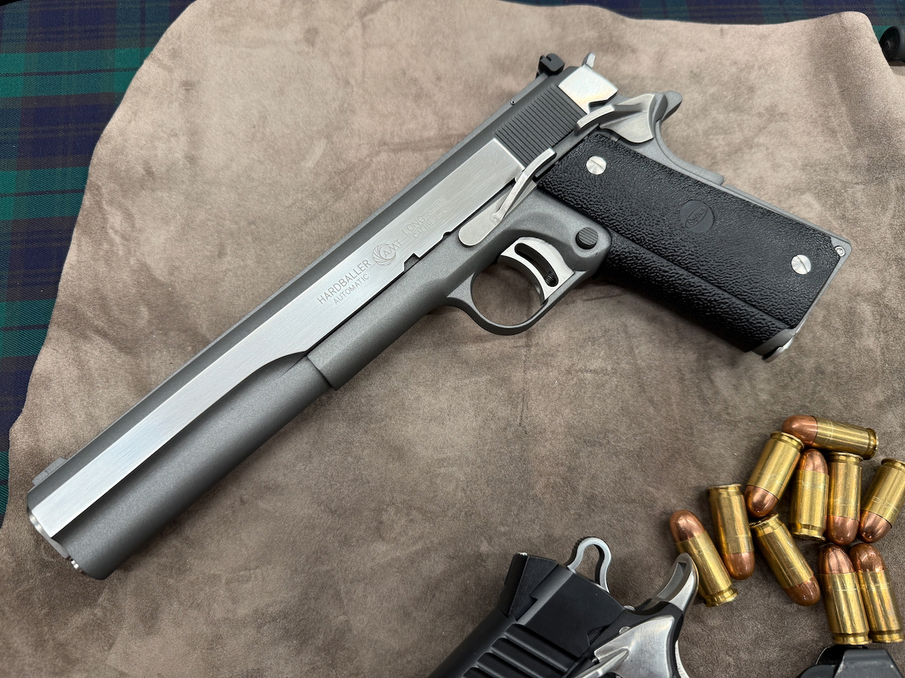 ハードボーラー ロングスライドは、映画「ターミネーター」でレーザーサイト搭載の“アラモ銃砲店モデル”が登場した