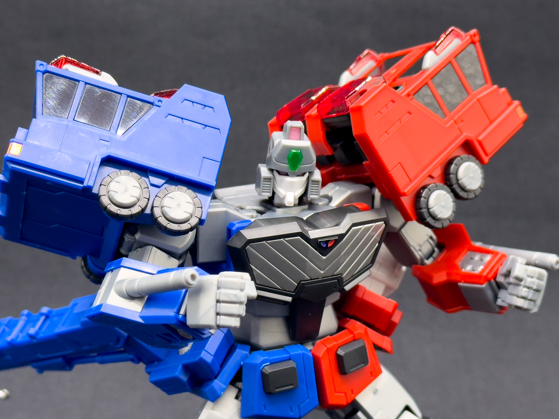 今回紹介する「HG 超竜神」。プロポーション重視の差し替え変形を採用したキットです。