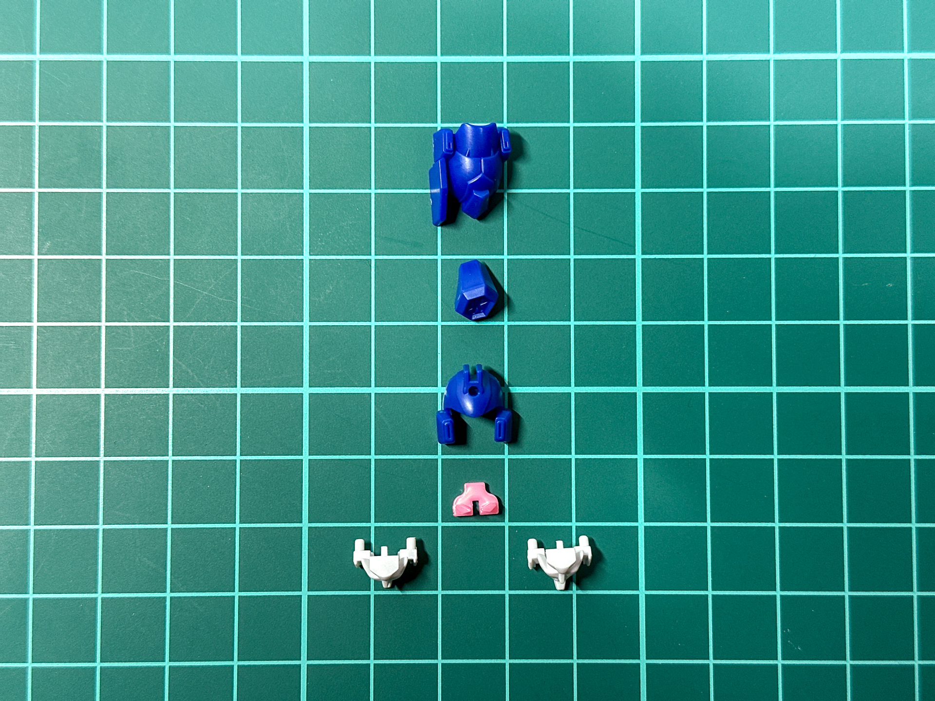 パーツ状態での氷竜頭部パーツ。アイの色もパーツ分割にて表現されています。