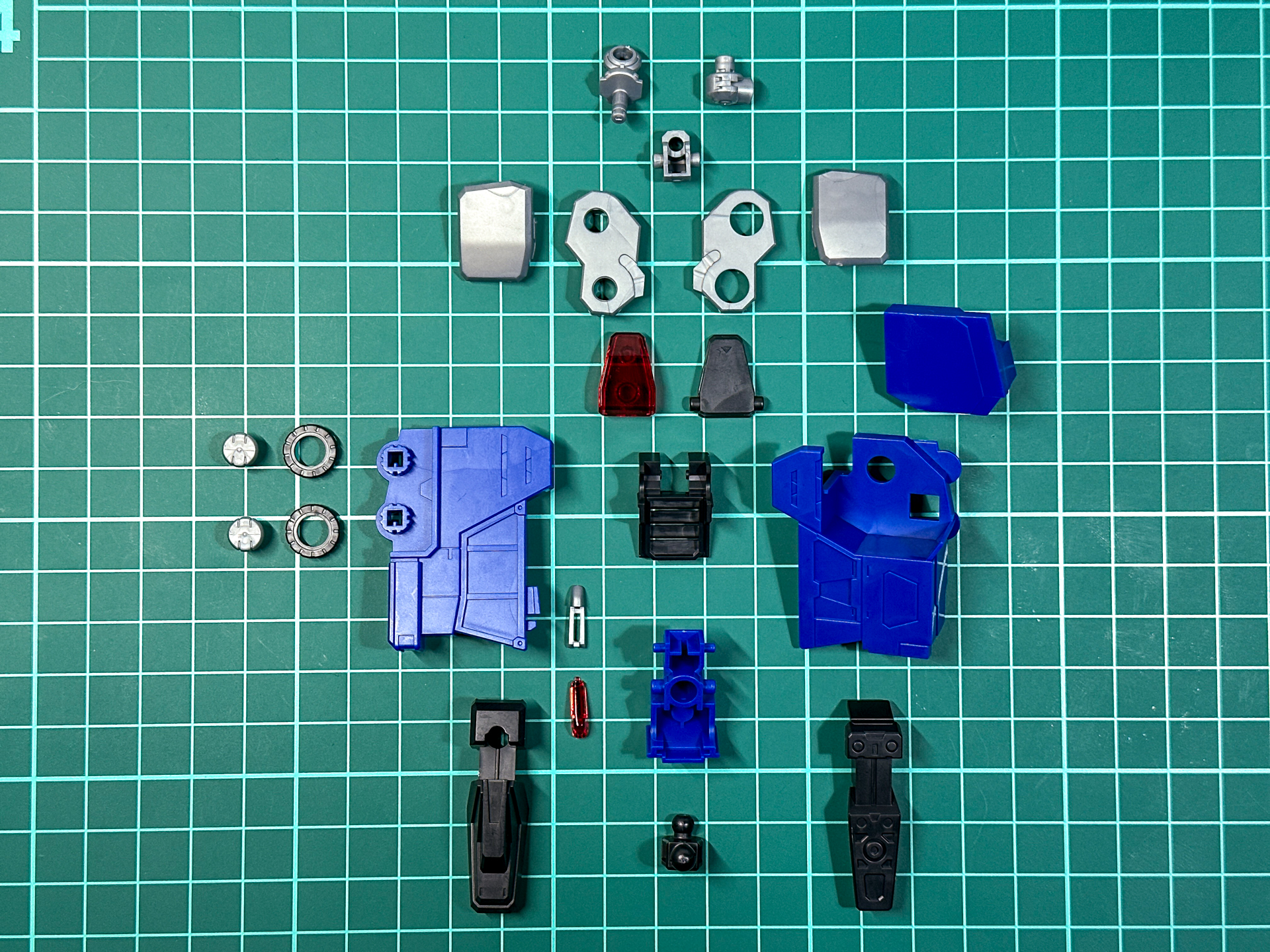 パーツ状態での右脚部パーツ。左脚部は対称形状となっており、炎竜も氷竜と同一形状となっています。