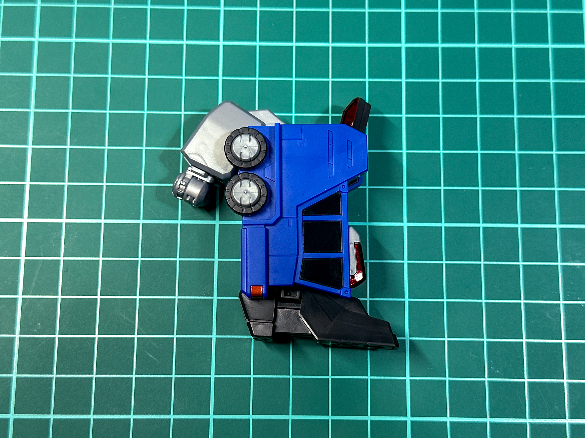 膝関節は2重関節で大きく可動します。