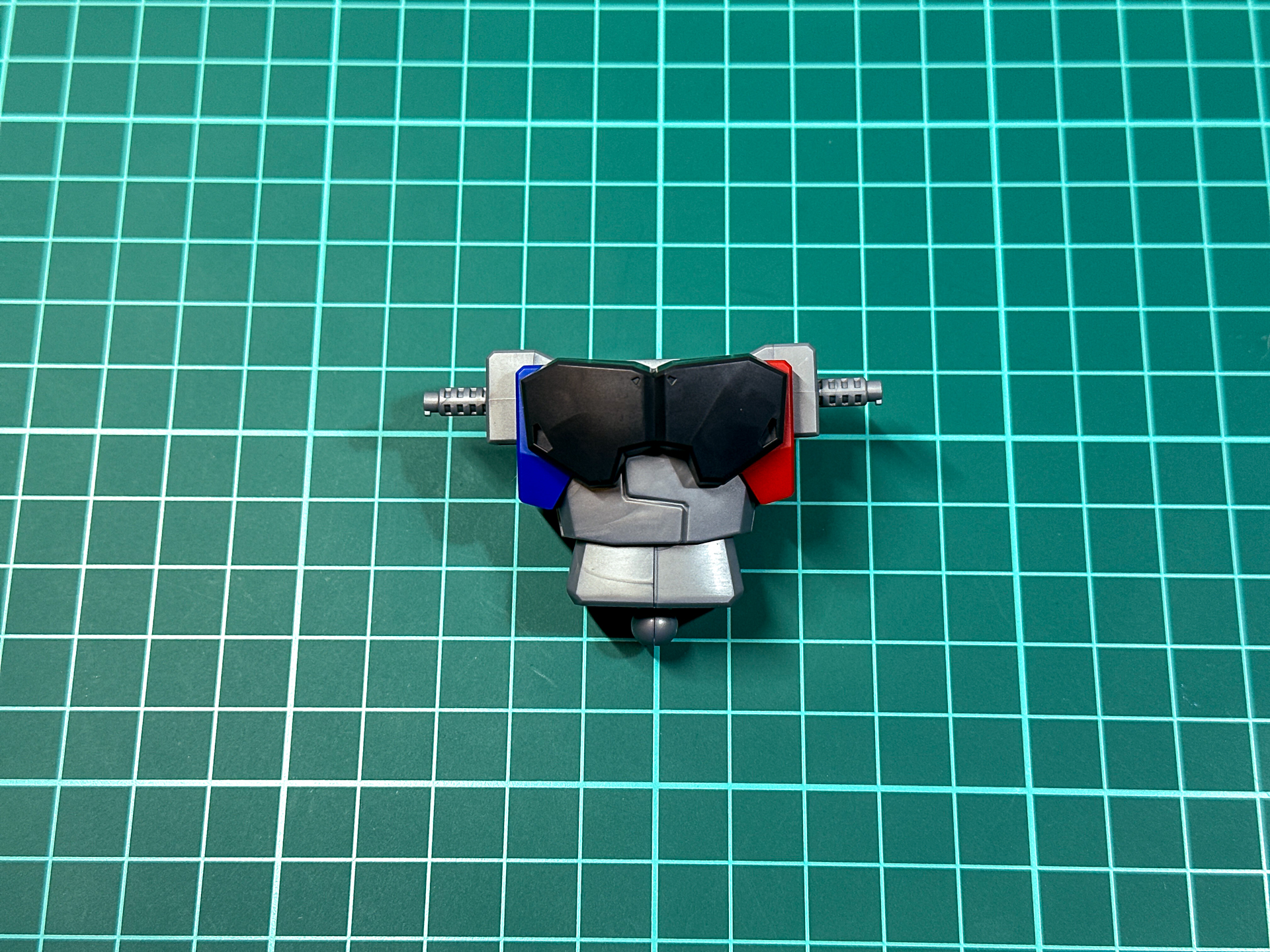 組み立てが完了した超竜神胴体部。ミラーシールド内側になる個所もモールドが再現されています。