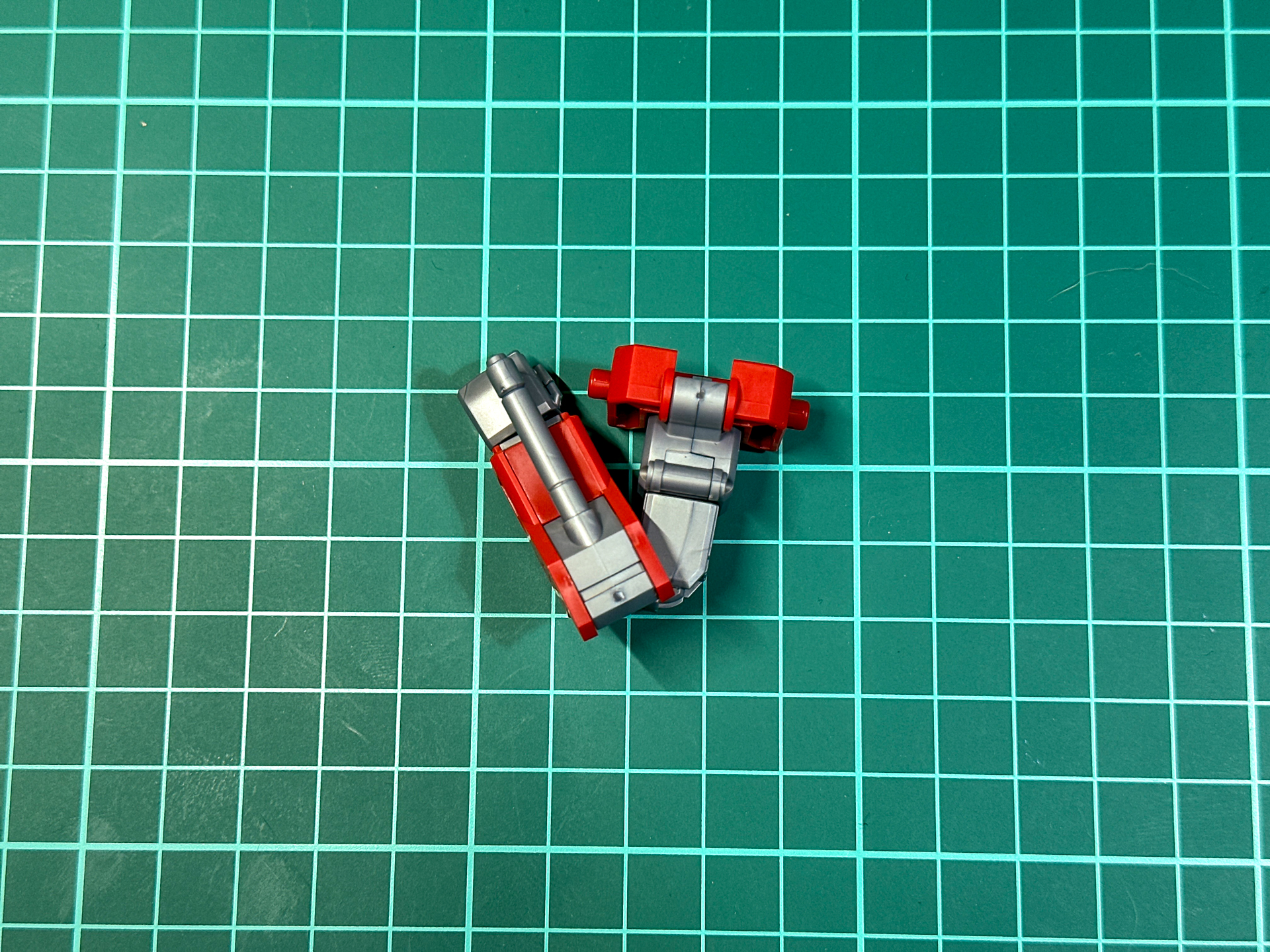 肘関節の可動は氷竜、炎竜と同様に2重関節となっています。