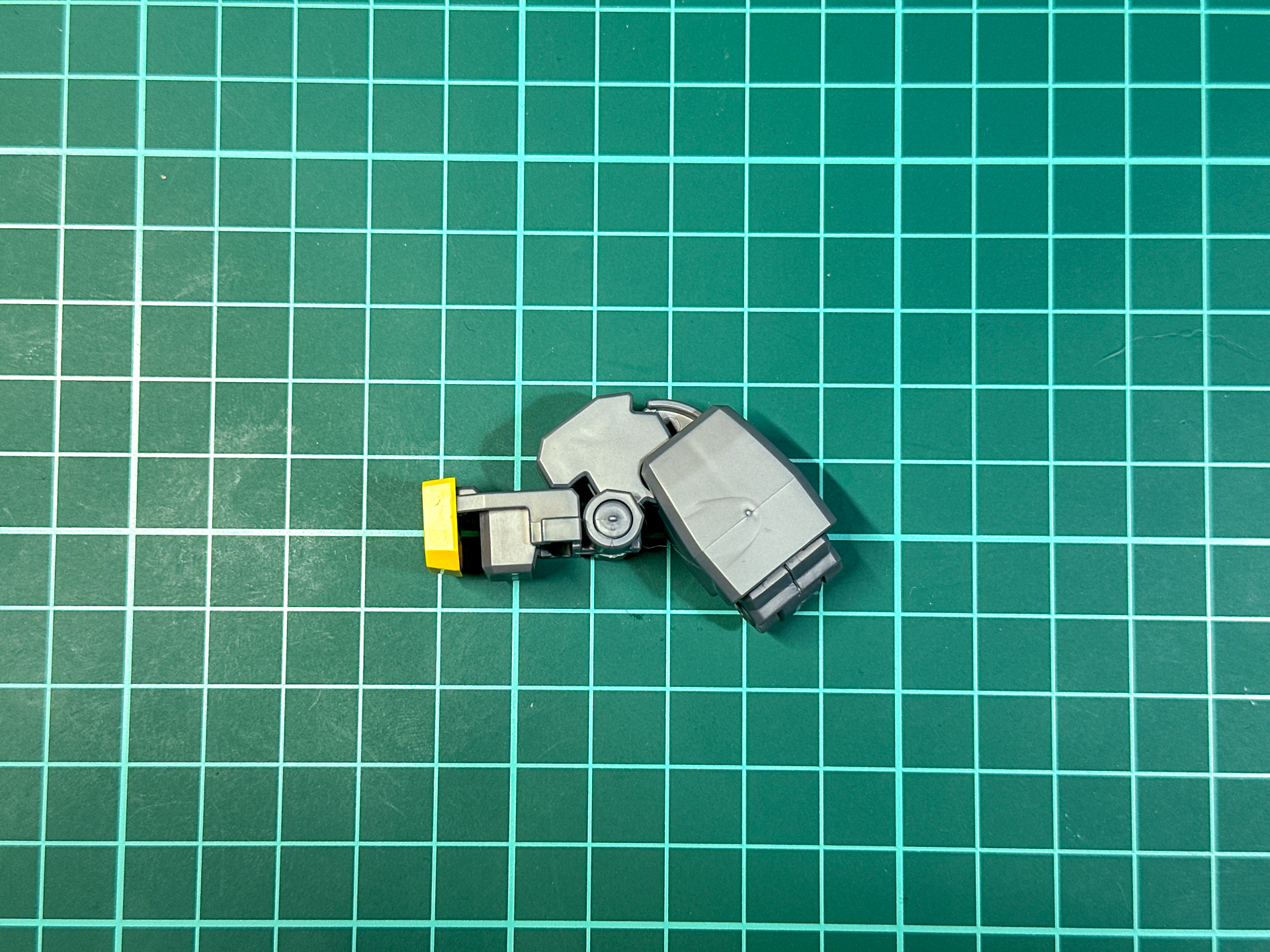 膝関節の可動は氷竜、炎竜と同様に2重関節となっています。