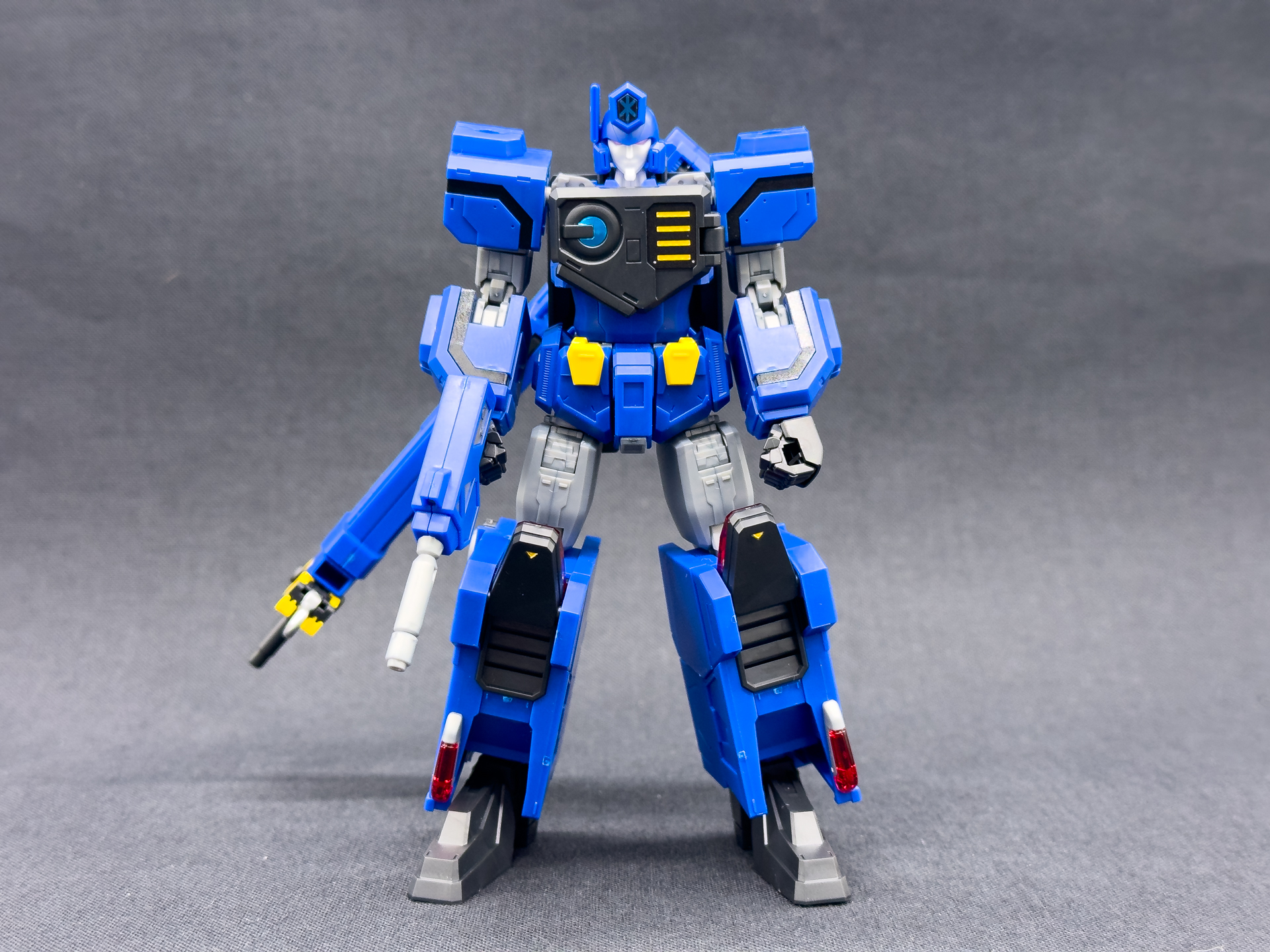 現代的な細身のプロポーションとなっており、氷竜と炎竜は左右対称形状となっています。