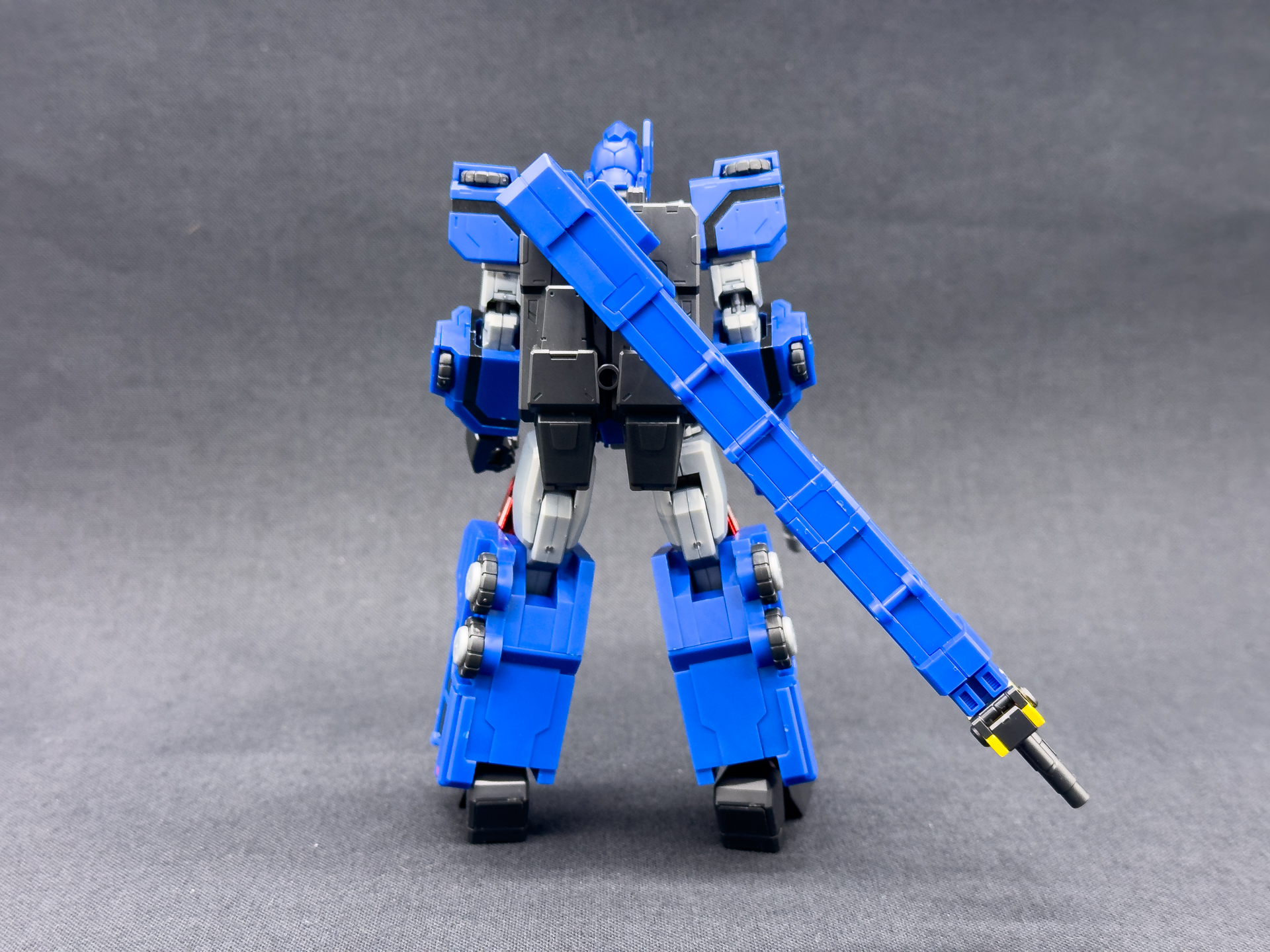 背面はクレーンとラダーで配色が異なるため、印象が変わります。