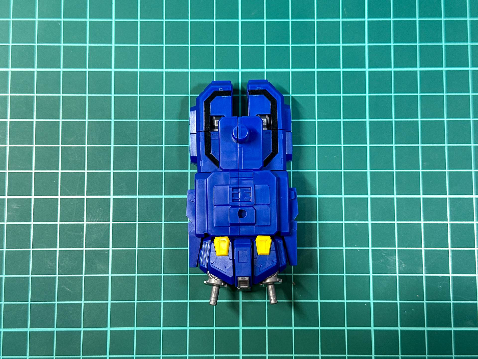 各部を専用フレームパーツで接続します。