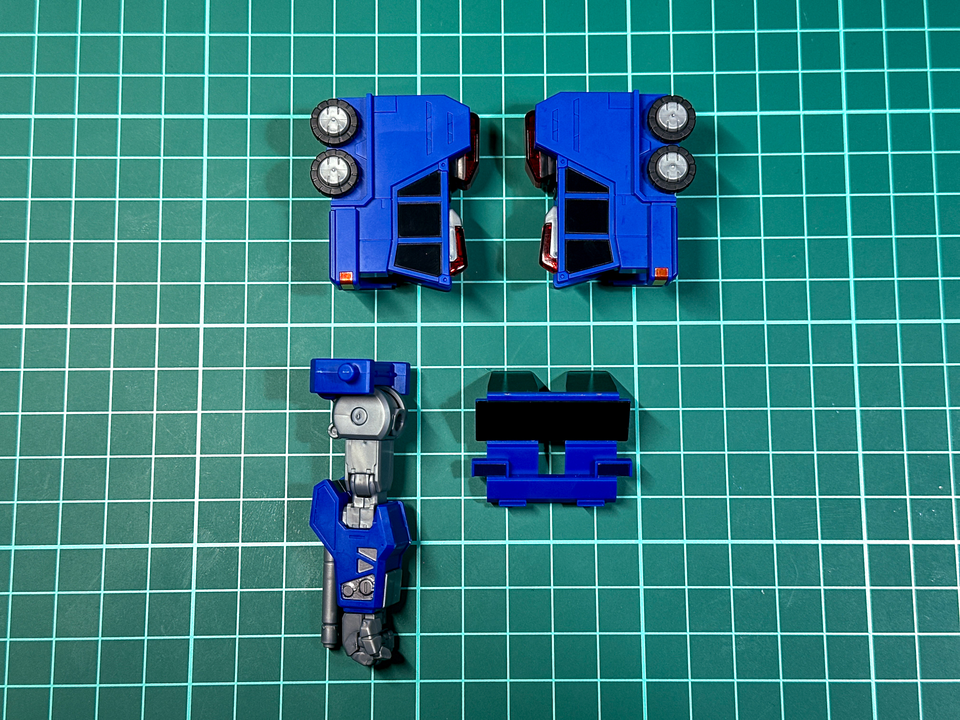 超竜神の腕部は氷竜と炎竜の脛パーツを使用して変形させます。