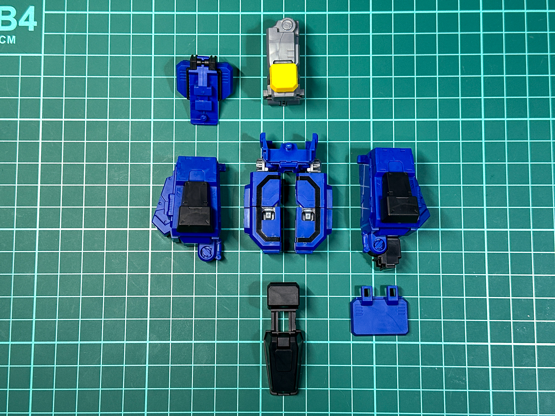 脚部の変形には氷竜と炎竜の腕部および胴体部の一部を使用して変形させます。