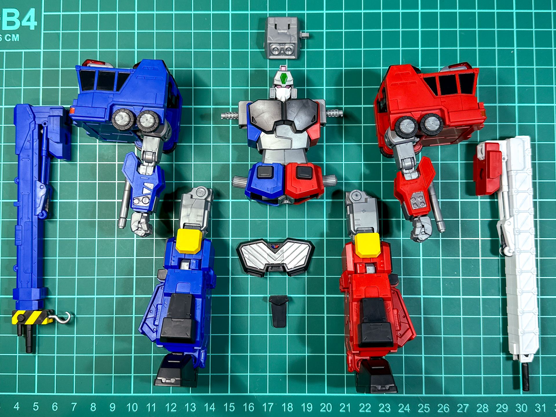 一体化前の超竜神。肩部関節はロック式の軸接続となっています。