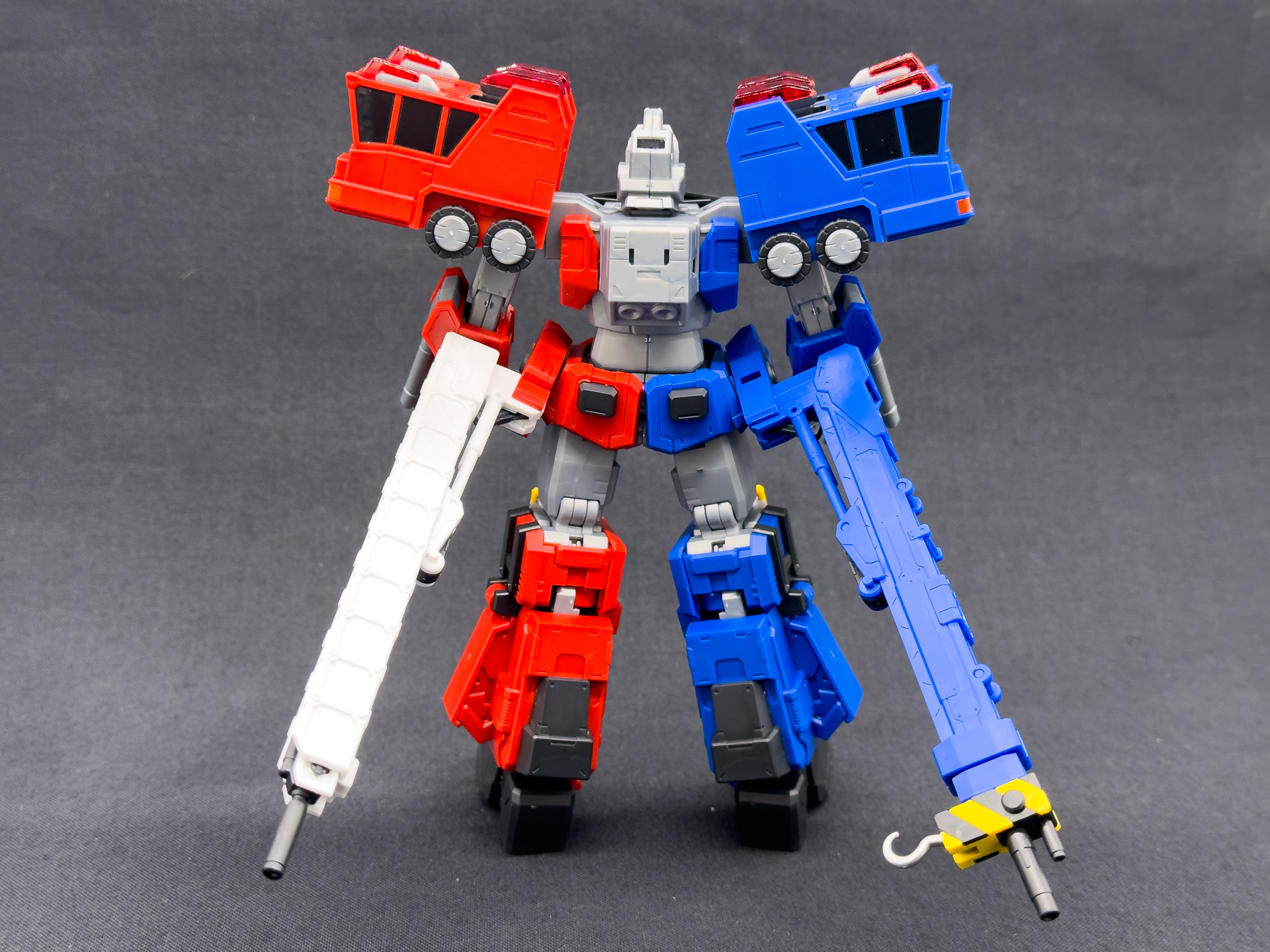 シンメトリカルドッキングした超竜神。パーツの多くが超竜神専用差し替えパーツを使用した変形のため変形機構の影響による形状の破綻がありません。