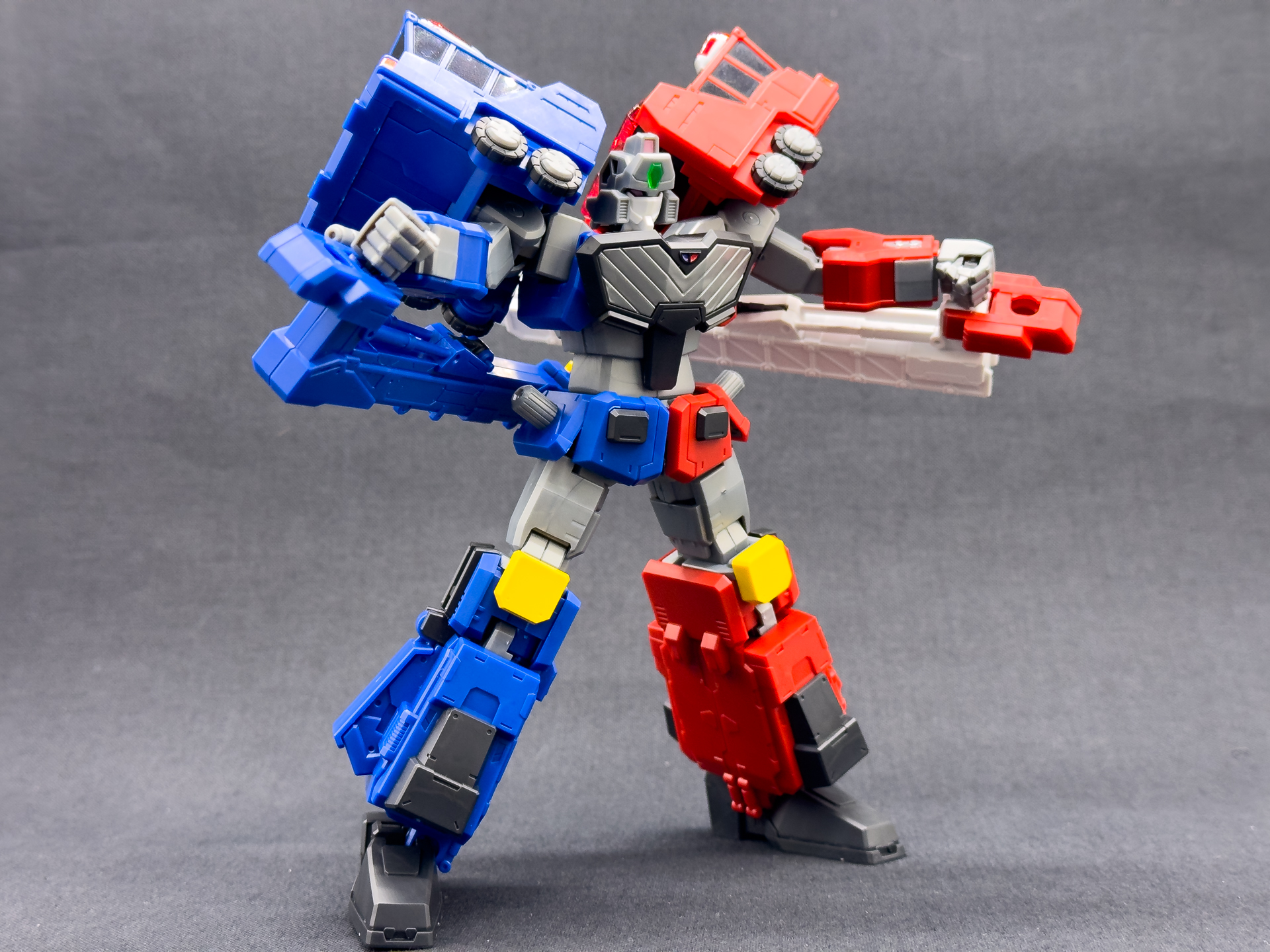 腰部ダブルトンファーはハンドパーツに保持することも可能です。