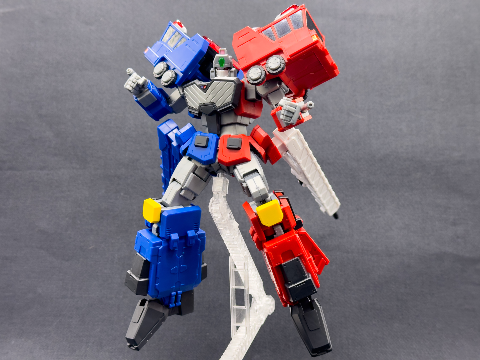 超竜神状態でもアクションベースを使用したポージングが可能です。