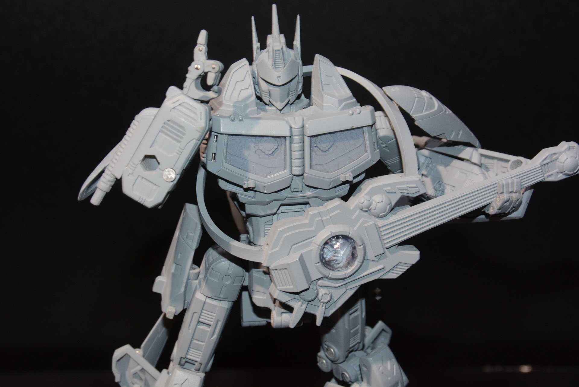 ギターをかなで歌うオプティマスプライム、というコンセプトが面白い