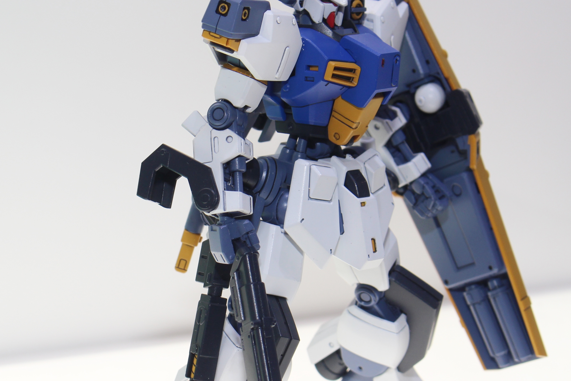 腕に見えるナックル・クラッシャー