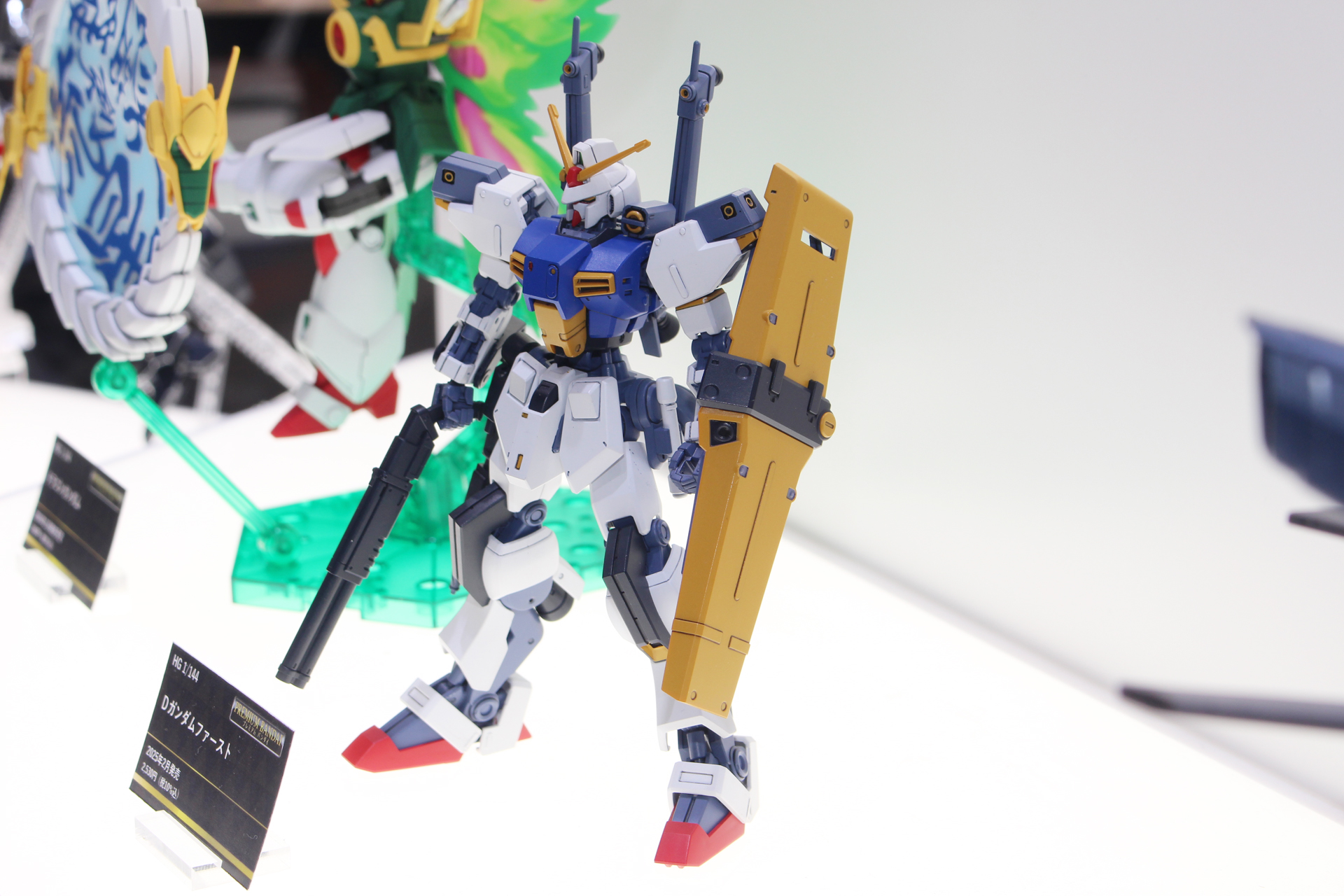 シールドには武装や弾丸を収納できる