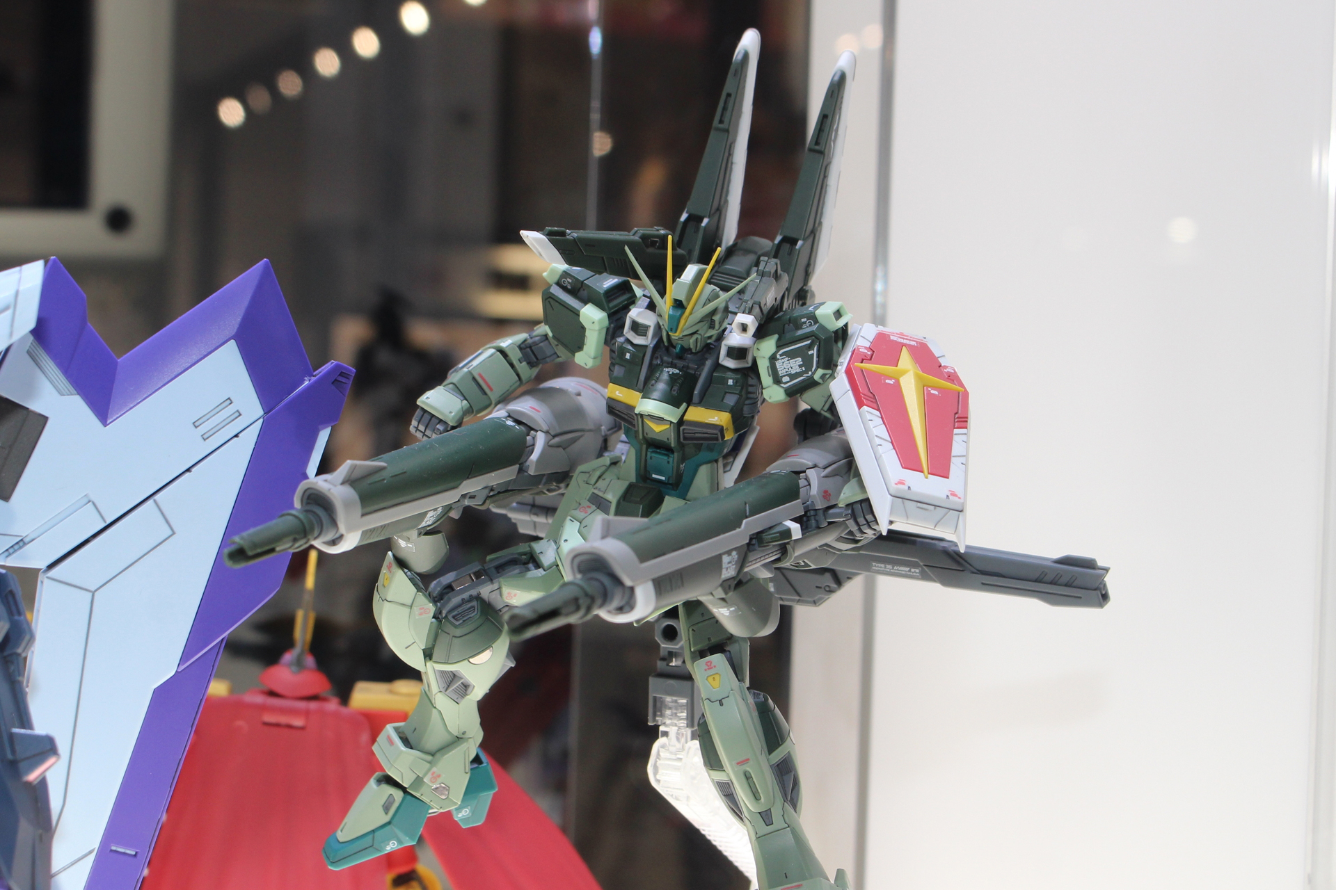 グリーンのカラーリングが新鮮なインパルスガンダムSpecII