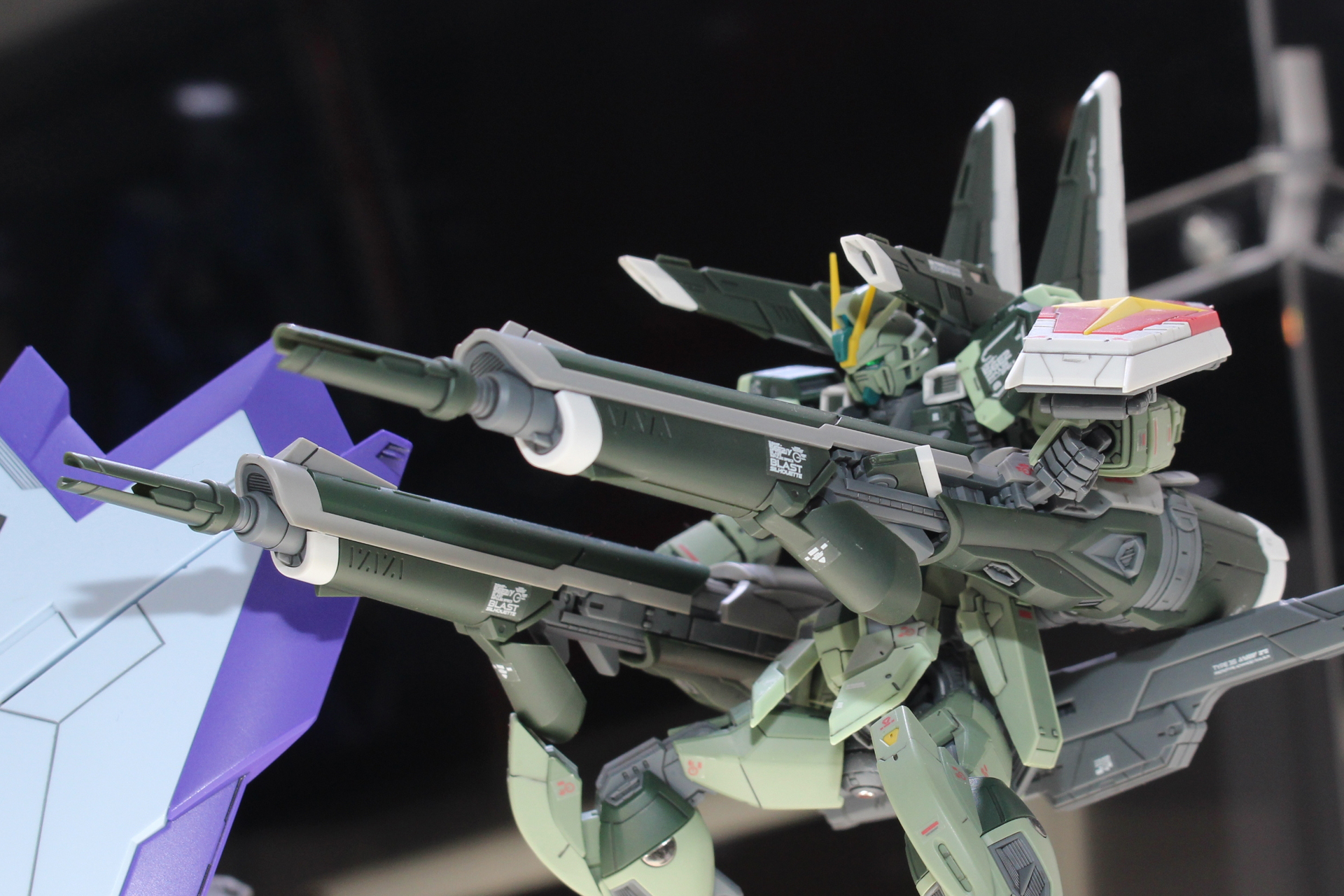 このキットならではのギミックを備えたブラストシルエットのビーム砲