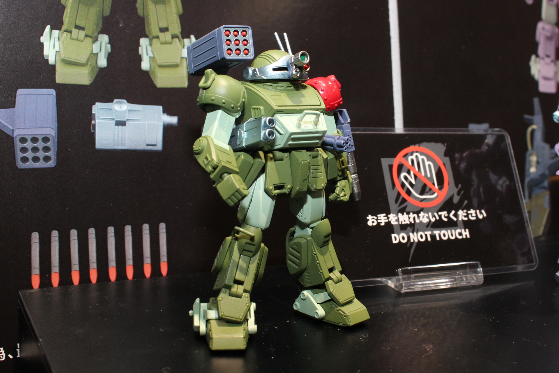 ノーマルのスコープドッグをフルチューンした機体。肩のポッドのロケット弾が1本1本取り外せるなど、小さいながらも非常に凝った仕様だ