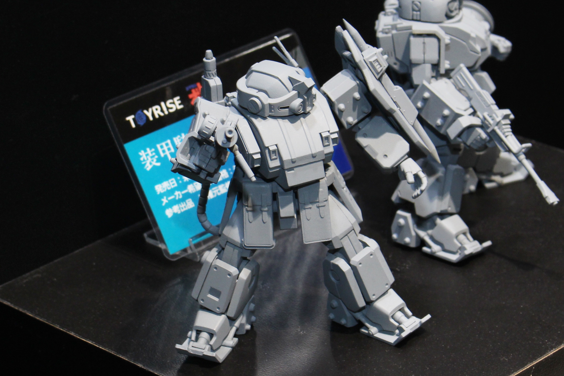 スコープドッグよりも大型のATで、試作品のサイズも少し大きめだった。可動やギミック、カラーなども気になるところ