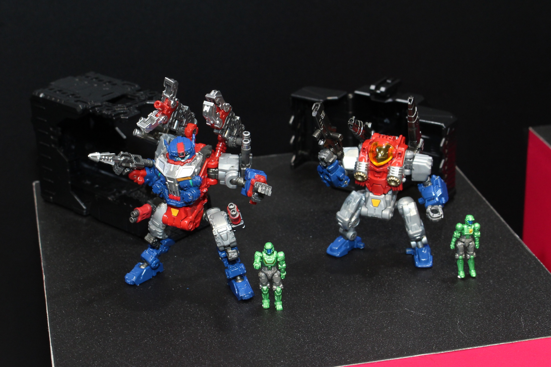 こちらはダイアバトルス X-1のカラーをまとった「タカラトミーモール限定 ダイアクロン DA-115 パワードシステムセット」。7月下旬発売予定。価格は9,900円