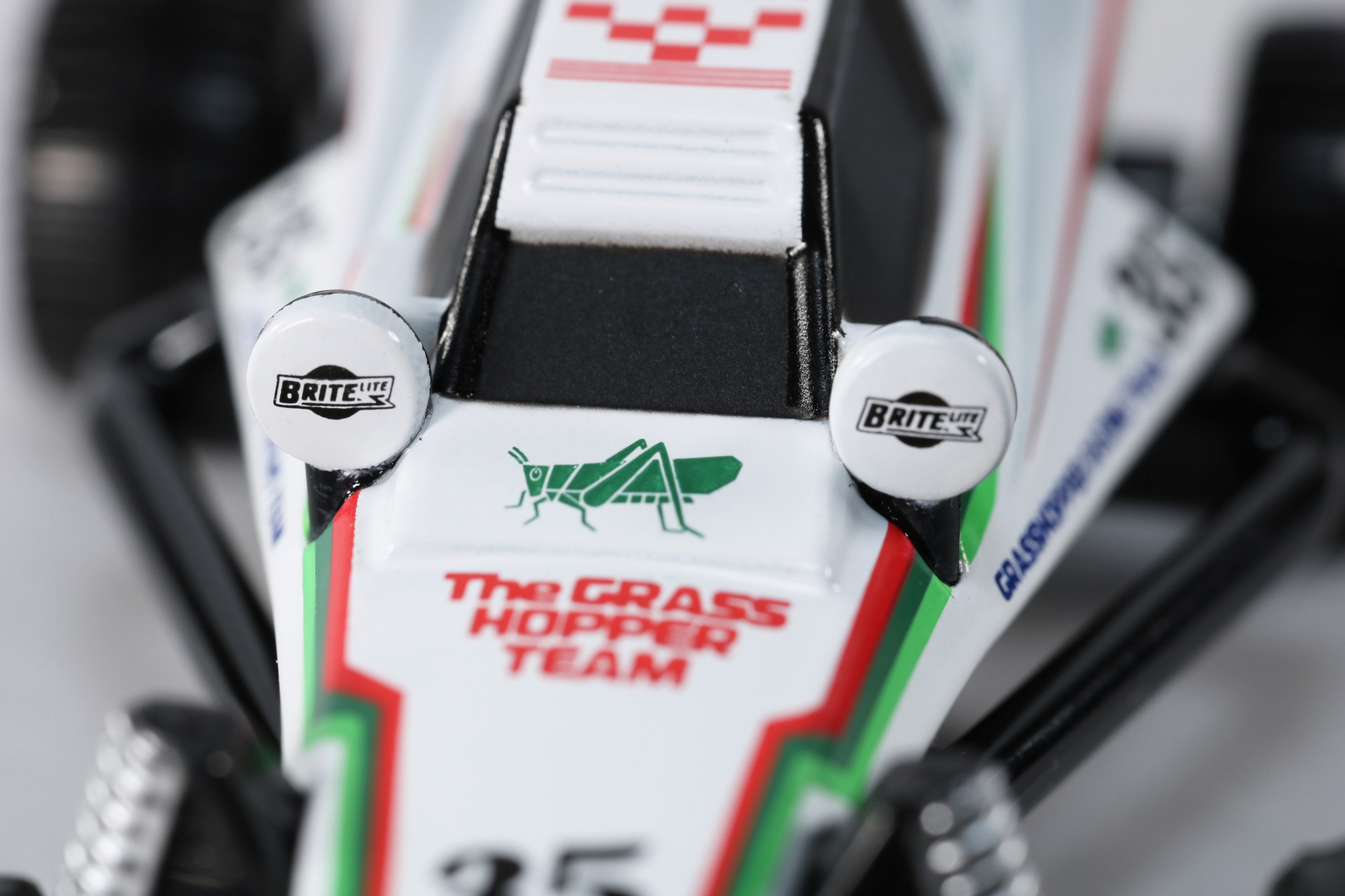 グラスホッパーのマスコットマークも鮮やかに表現されている
