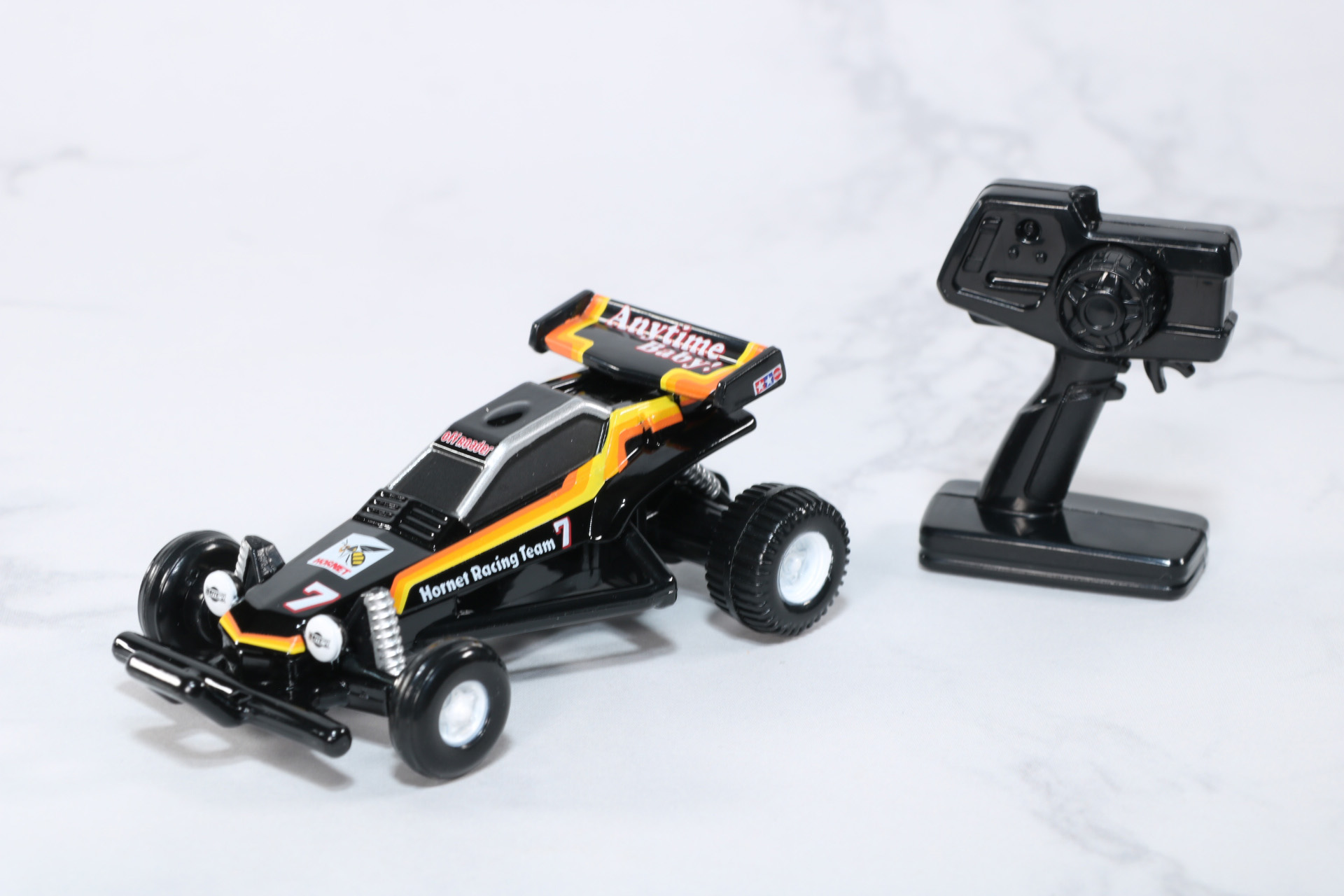 トミカで再現されたRCバギー ホーネット