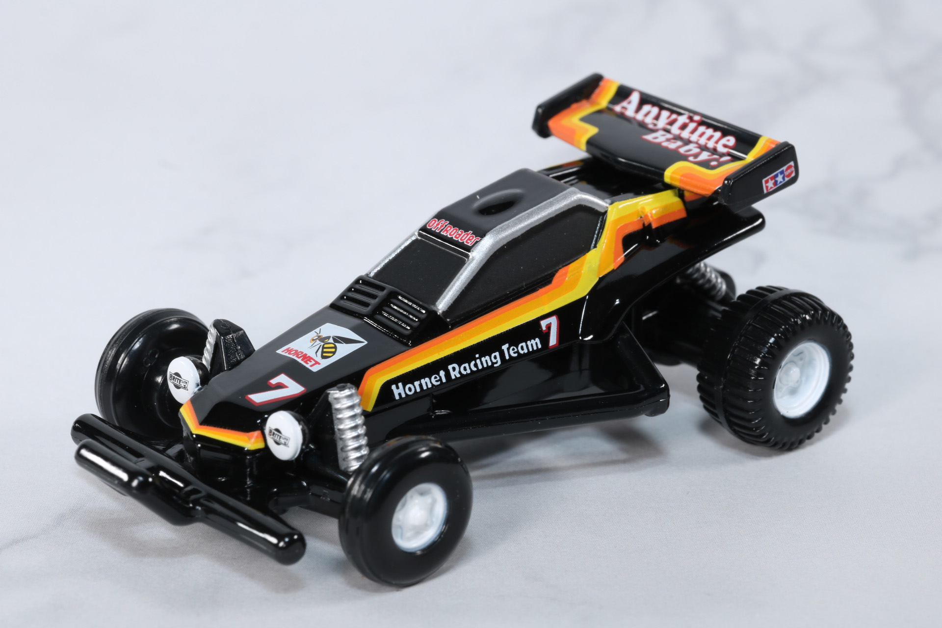 トミカで再現されたRCバギー ホーネット