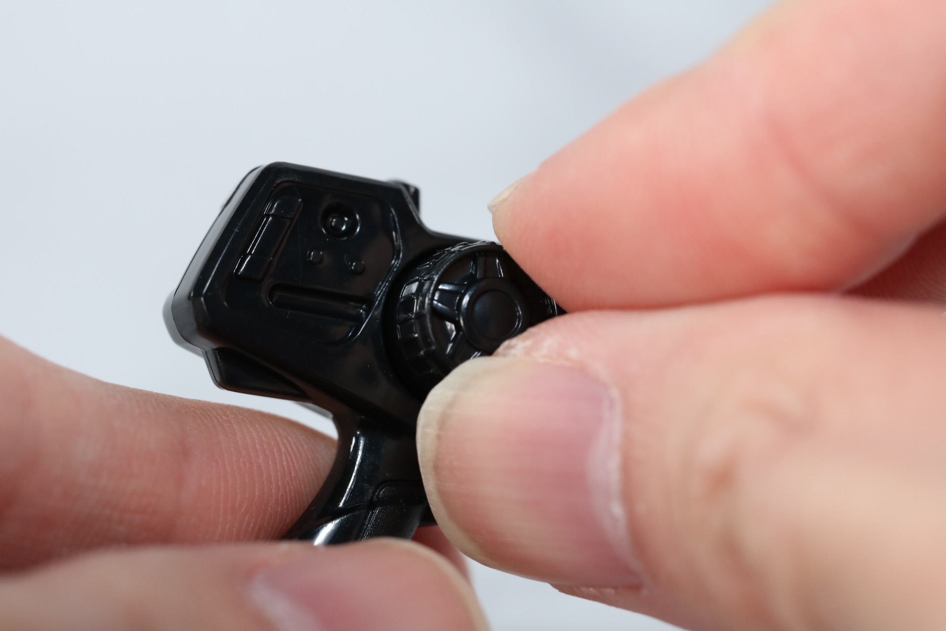 ホイールハンドルは左右に動かすことができる