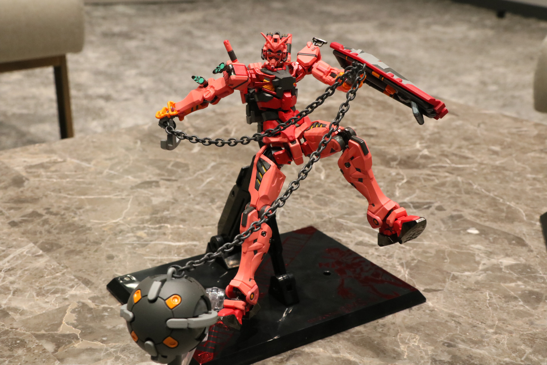 アタッチメントパーツを使用することで投擲シーンを表現できる<br />※画像は試作品を使用しています