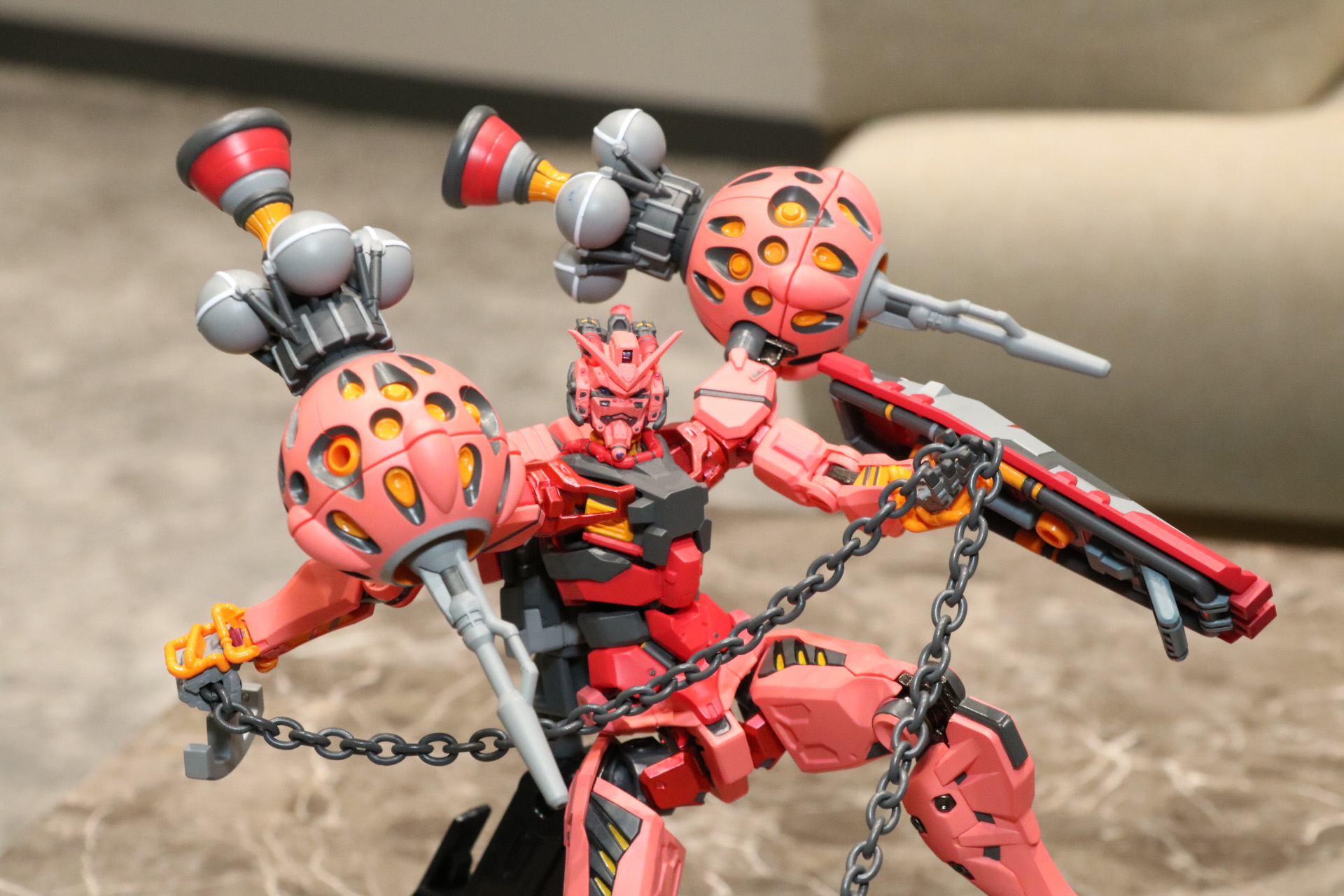 肩部にはジョイントパーツを使用することでビットをマウント可能<br />※画像は試作品を使用しています