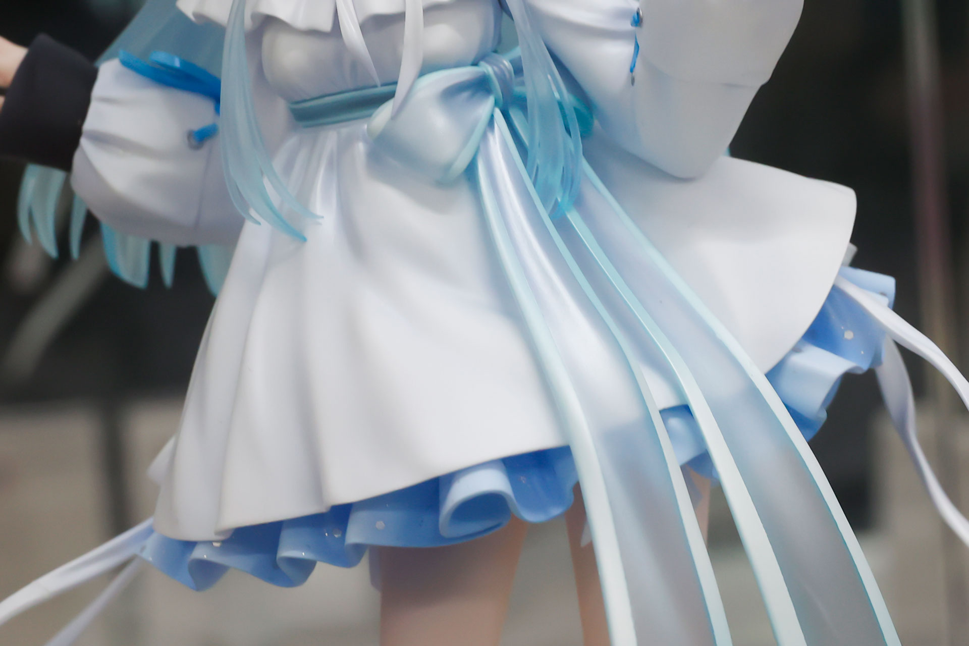 スカート部分のフリルも丁寧に作られている