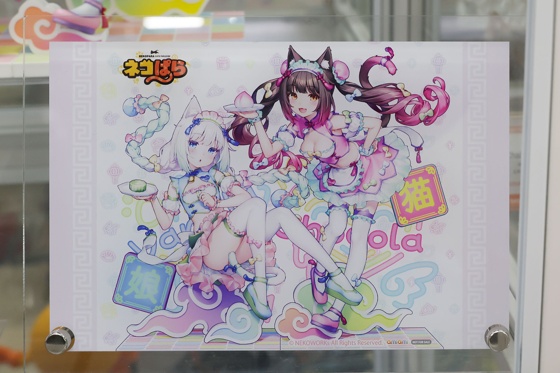 こちらはあみあみ限定特典のアクリルキャラクタープレート