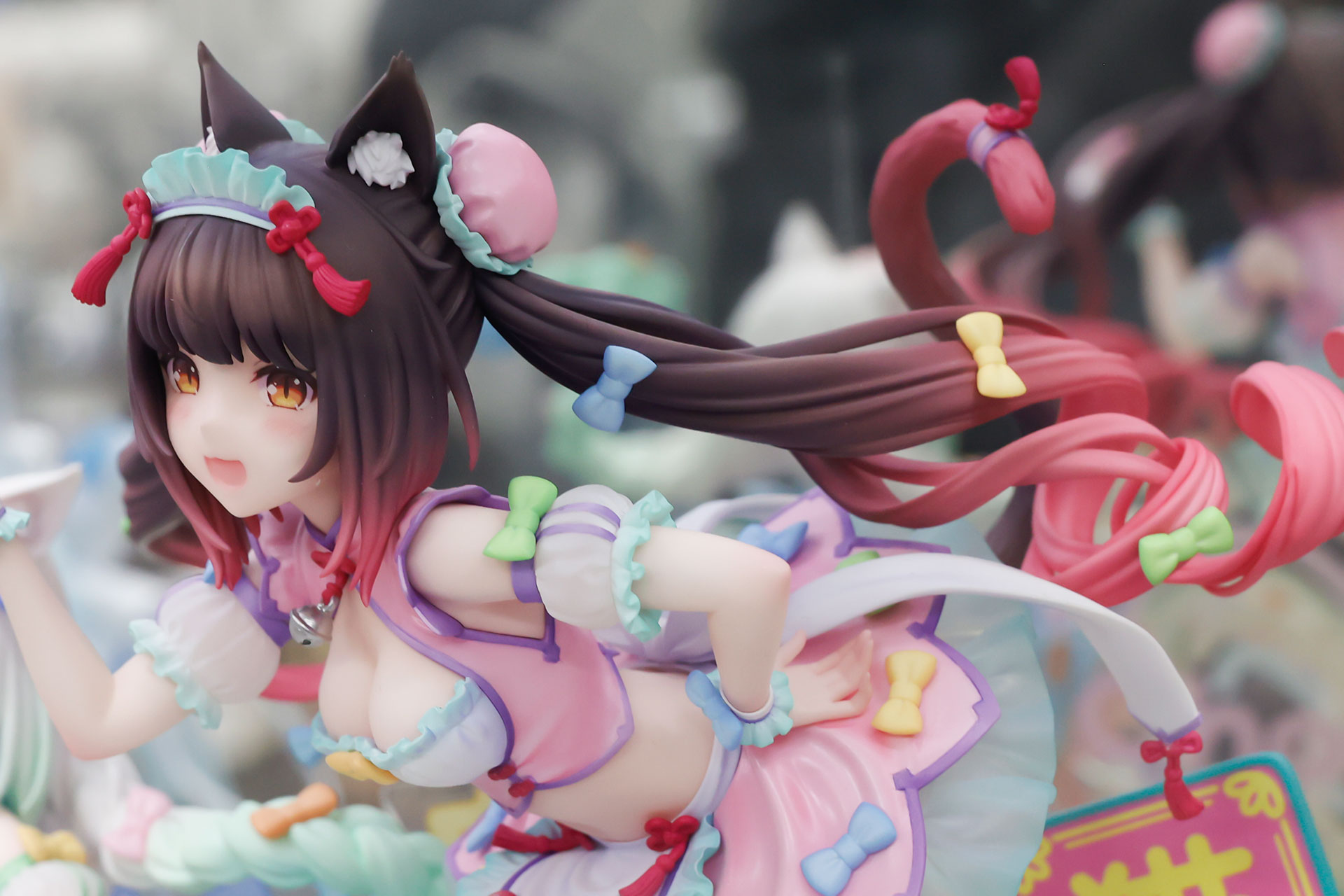 グラデーションが美しい長い髪が特徴的だ