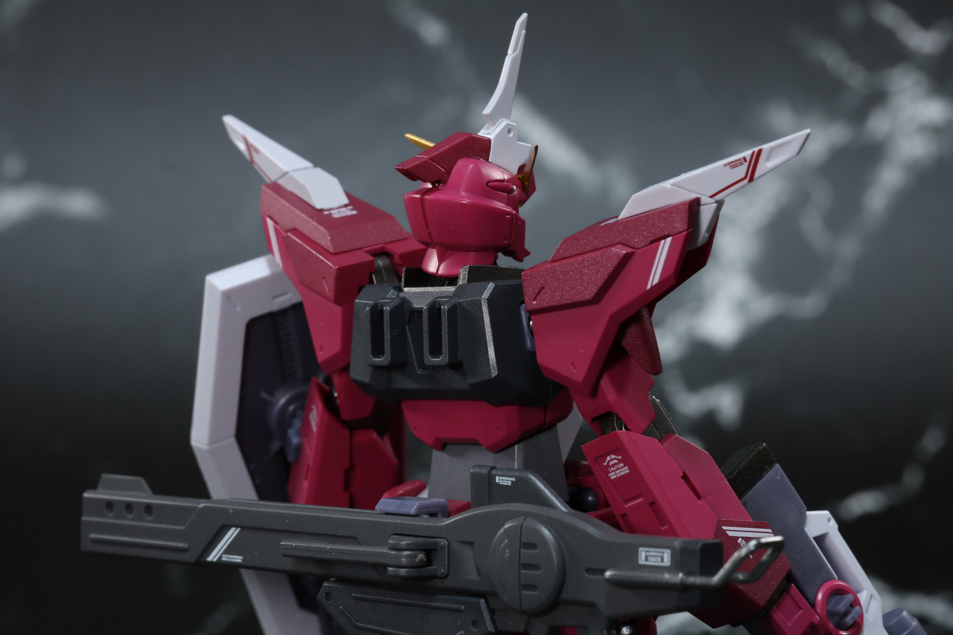 背部にバックパックを装着