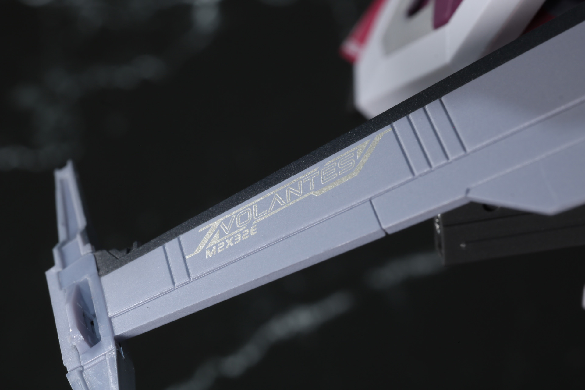 バックパックの名称「M2X32E フォランテス」の文字も