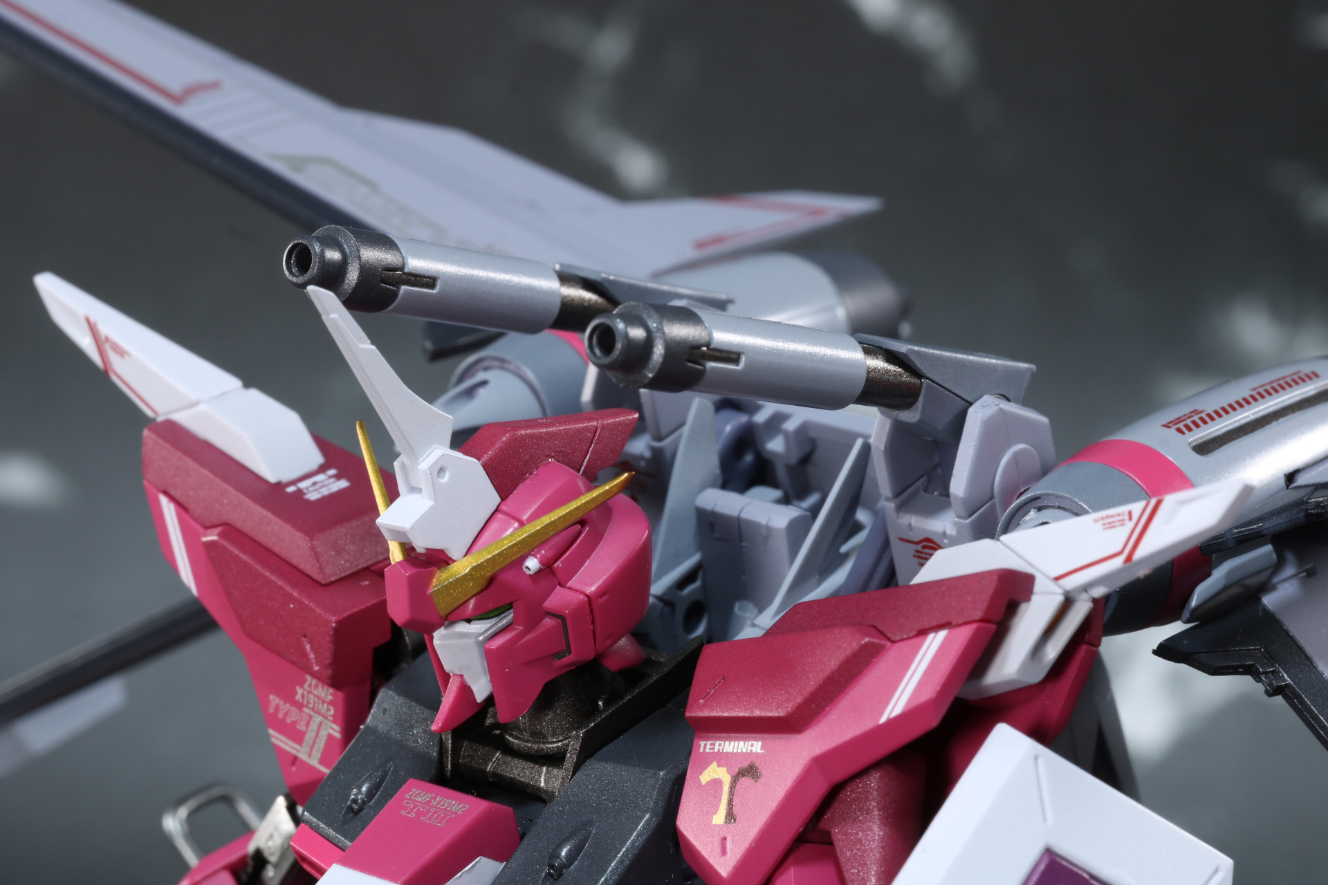 ビーム砲は仰角を調整可能