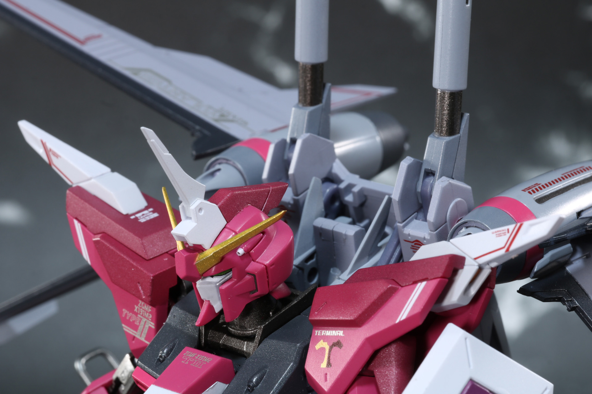 ビーム砲は仰角を調整可能