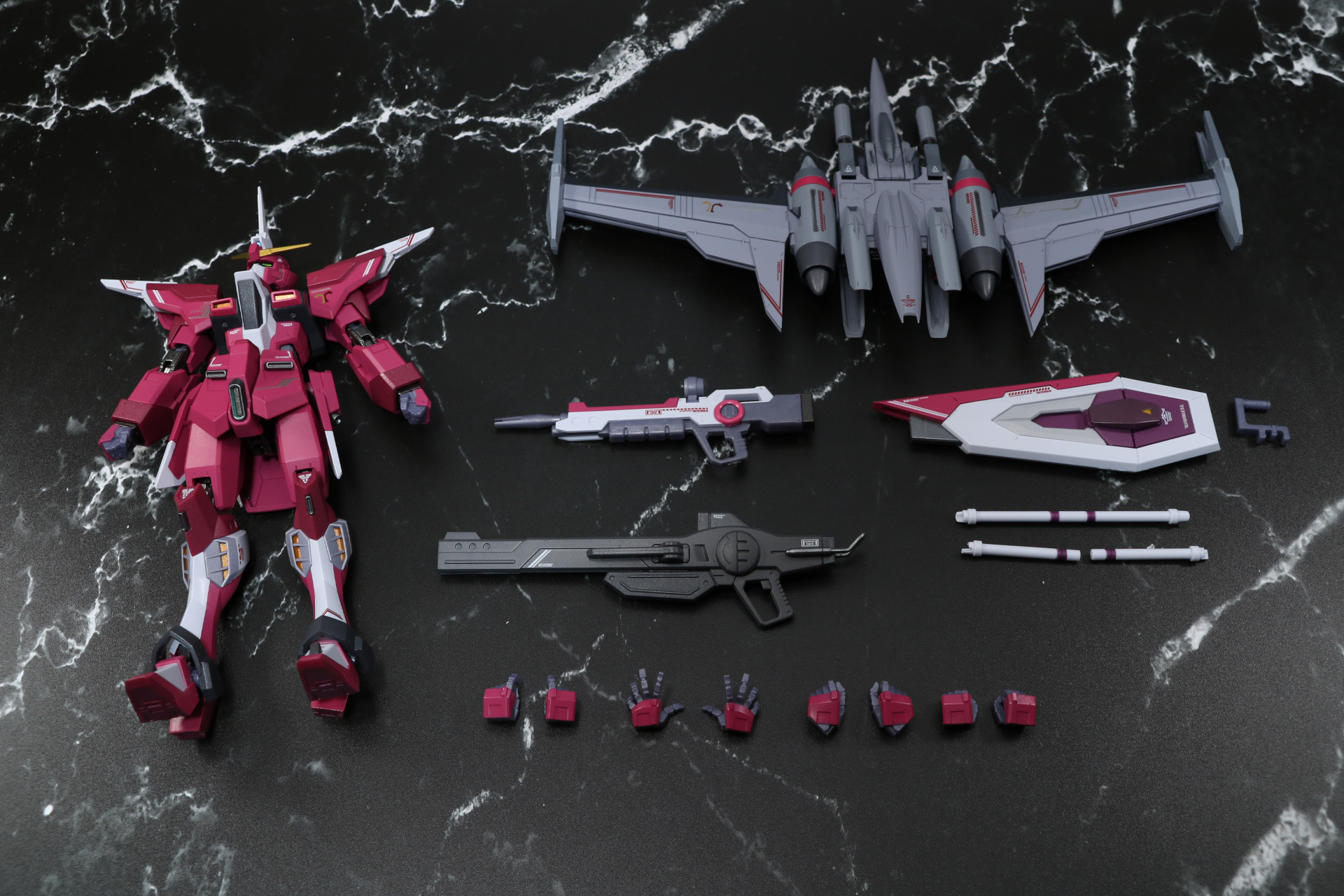 「METAL ROBOT魂 ＜SIDE MS＞ インフィニットジャスティスガンダム弐式」本体、バックパック、ビームサーベル柄×2、連結ビームサーベル用柄、高エネルギービームライフル、レールガン、シールド、シールドグリップ、交換用手首