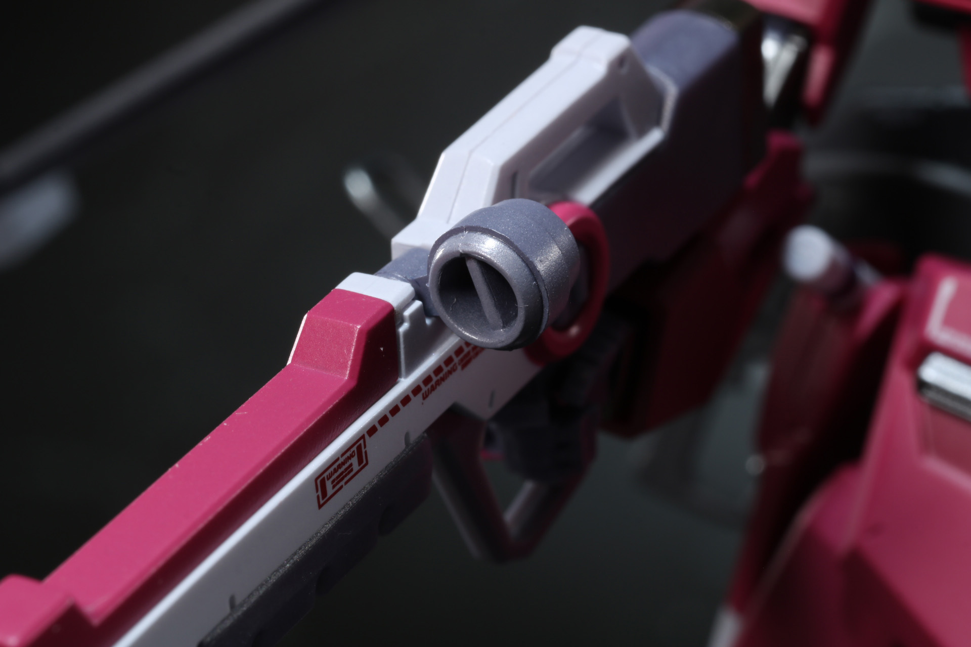 高エネルギービームライフルのスコープは位置の調整が可能