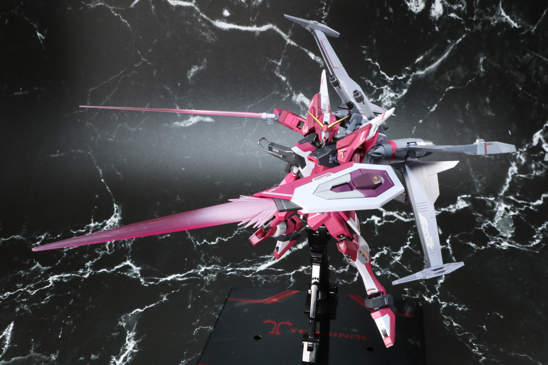 ビームブーメランから大出力のビームを展開