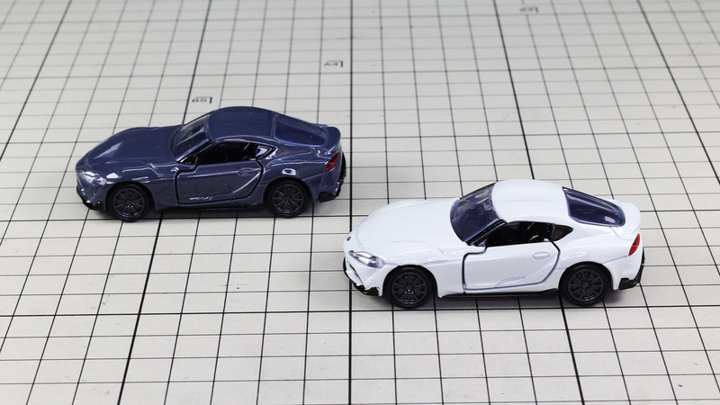 サイド：ロングノーズ・ショートデッキスタイルで2000GT的なイメージも浮かび上がる